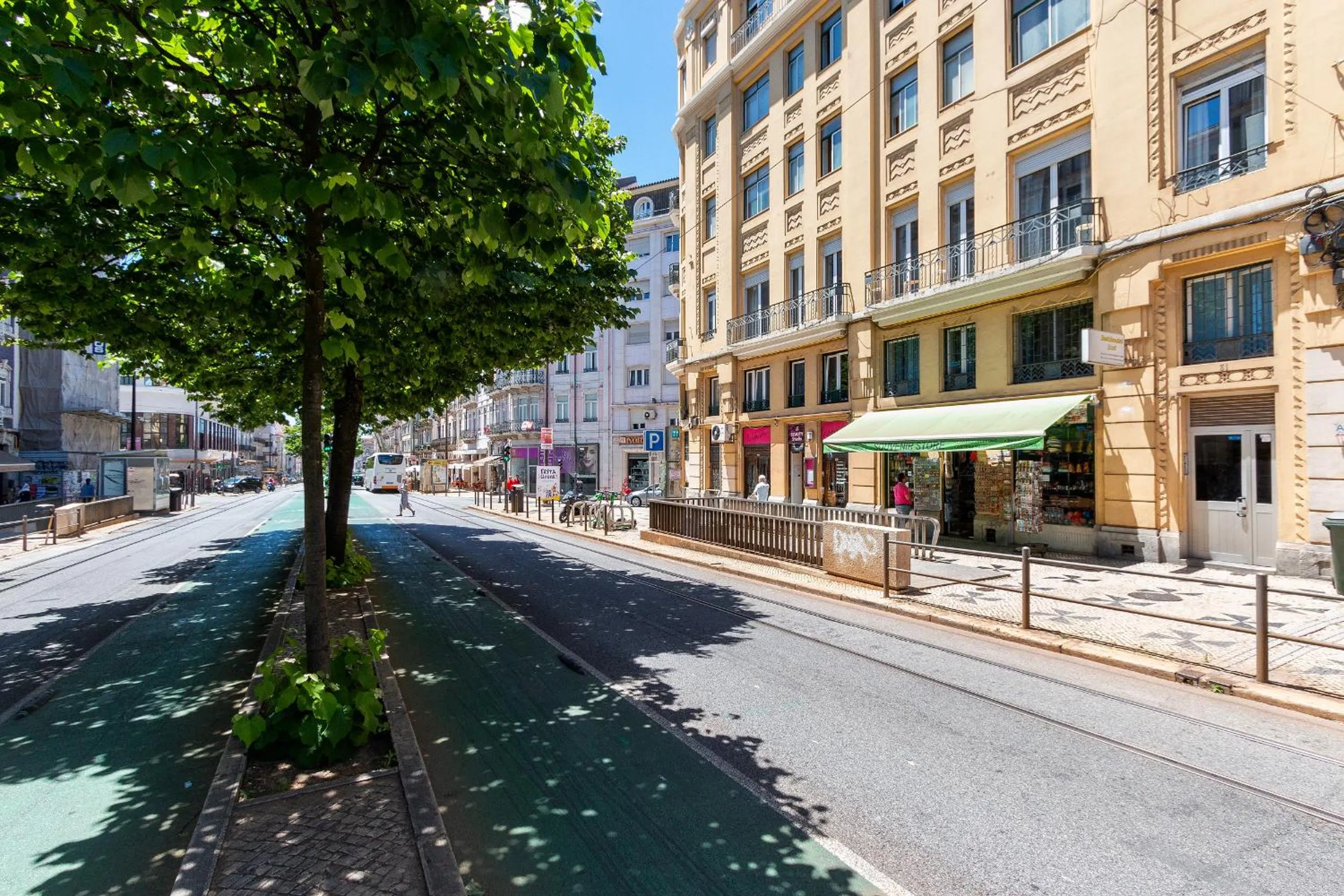 Bright City Center, 10m from subway, 6 rooms, up to 20 PPL