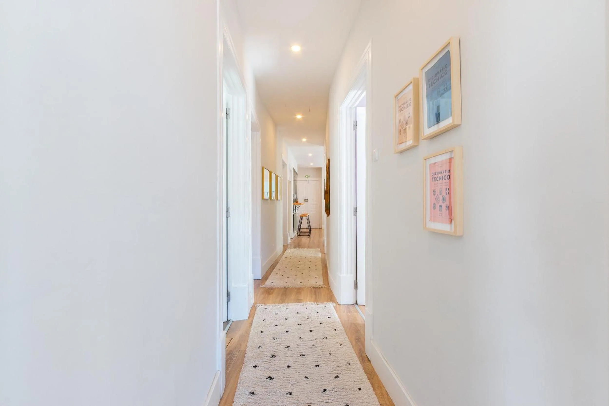 Bright City Center, 10m from subway, 6 rooms, up to 20 PPL