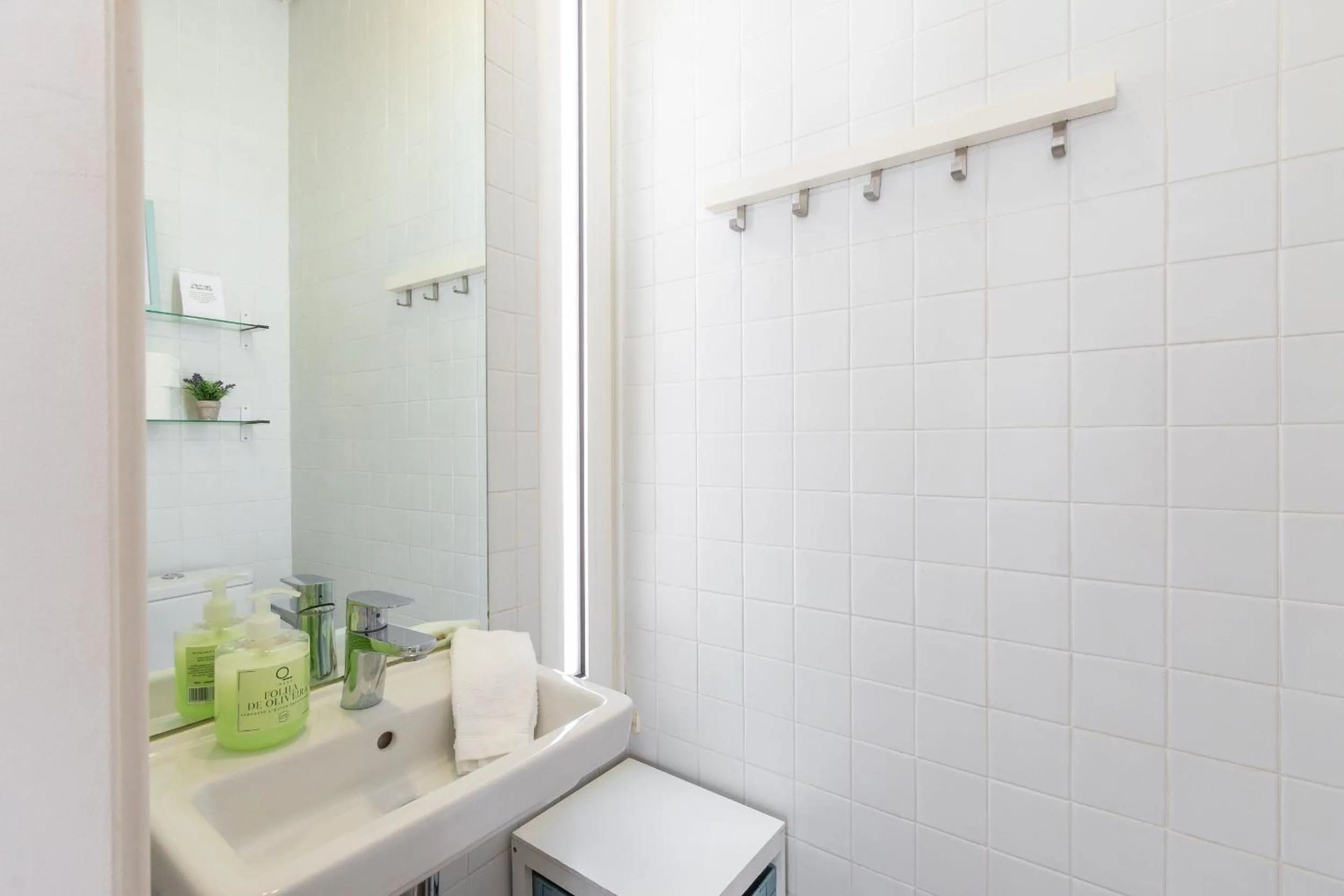 Bright City Center, 10m from subway, 6 rooms, up to 20 PPL