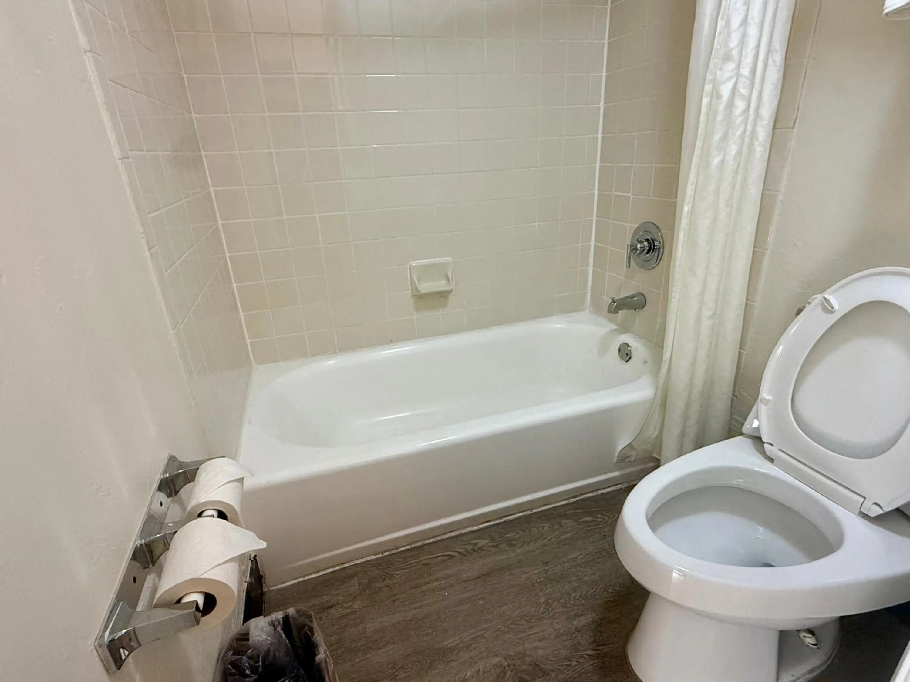Bathroom in Garden Inn Homestead/Everglades/Gateway to Keys