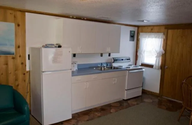Kitchen or kitchenette in Outer Banks Motel
