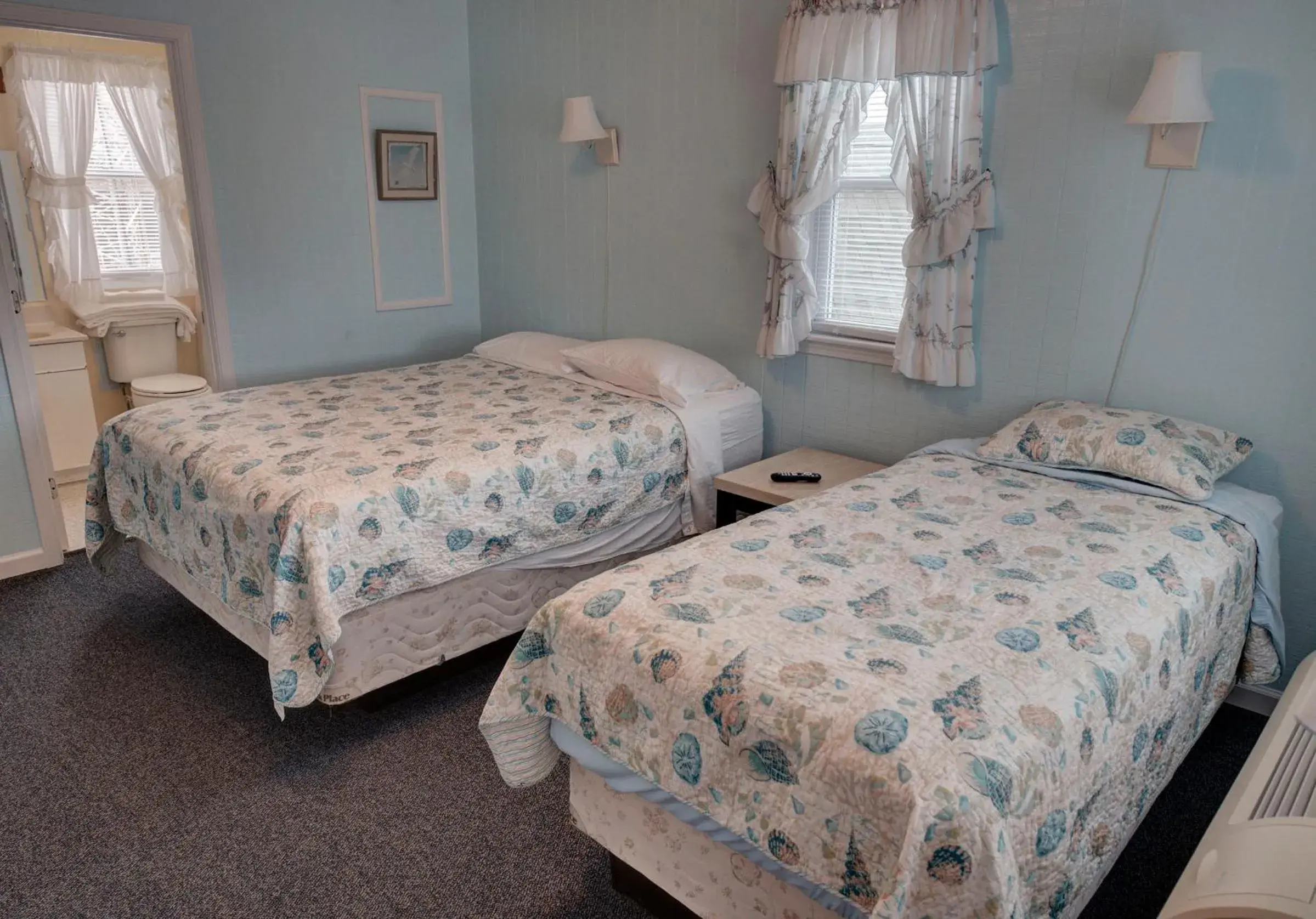 Standard Double Room in Outer Banks Motel Standard Double Room in Outer Banks Motel