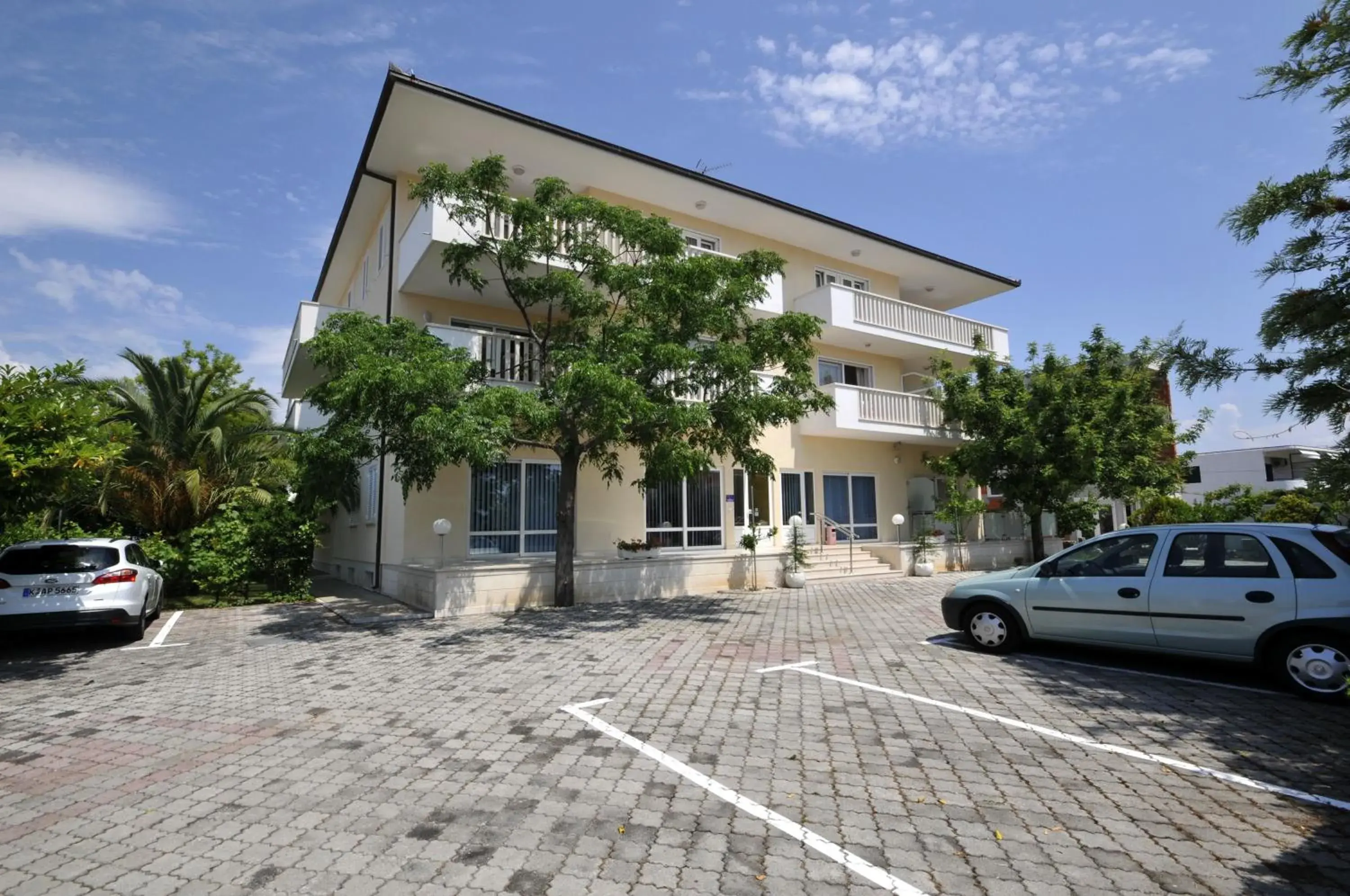 Property building in Apartmani Trogir Property building in Apartmani Trogir
