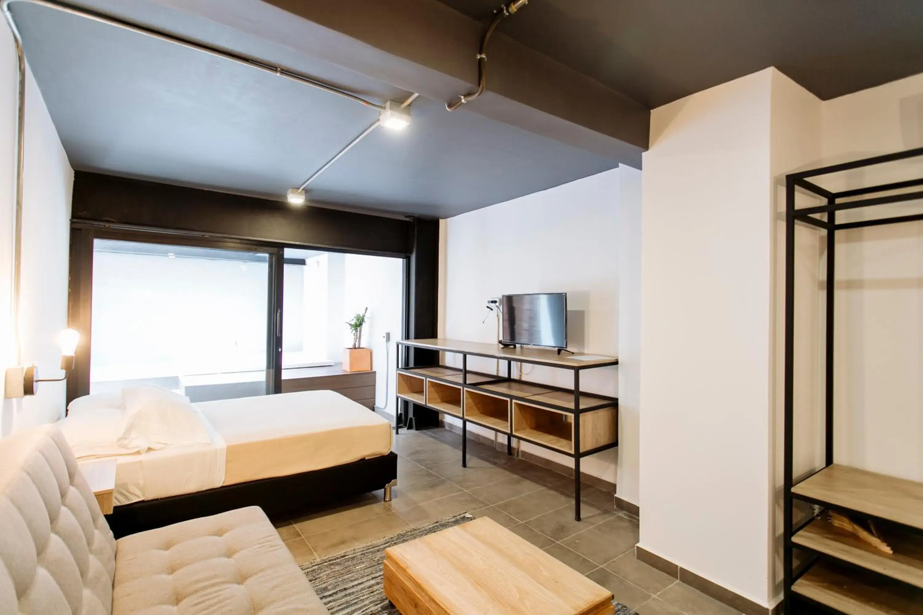 Photo of the whole room, Bed in Soy Local Provenza Photo of the whole room, Bed in Soy Local Provenza