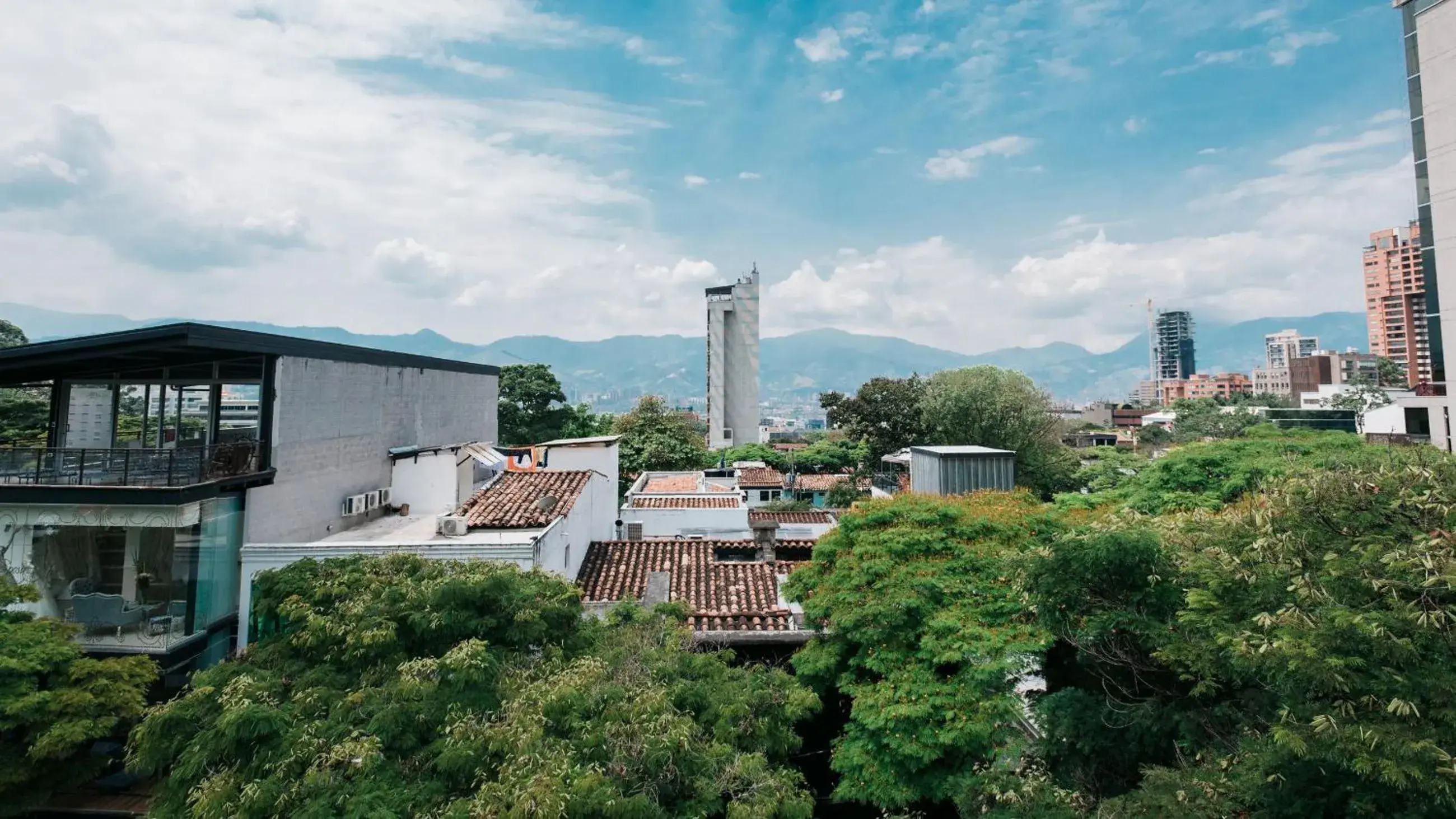 Property building in Soy Local Provenza Property building in Soy Local Provenza