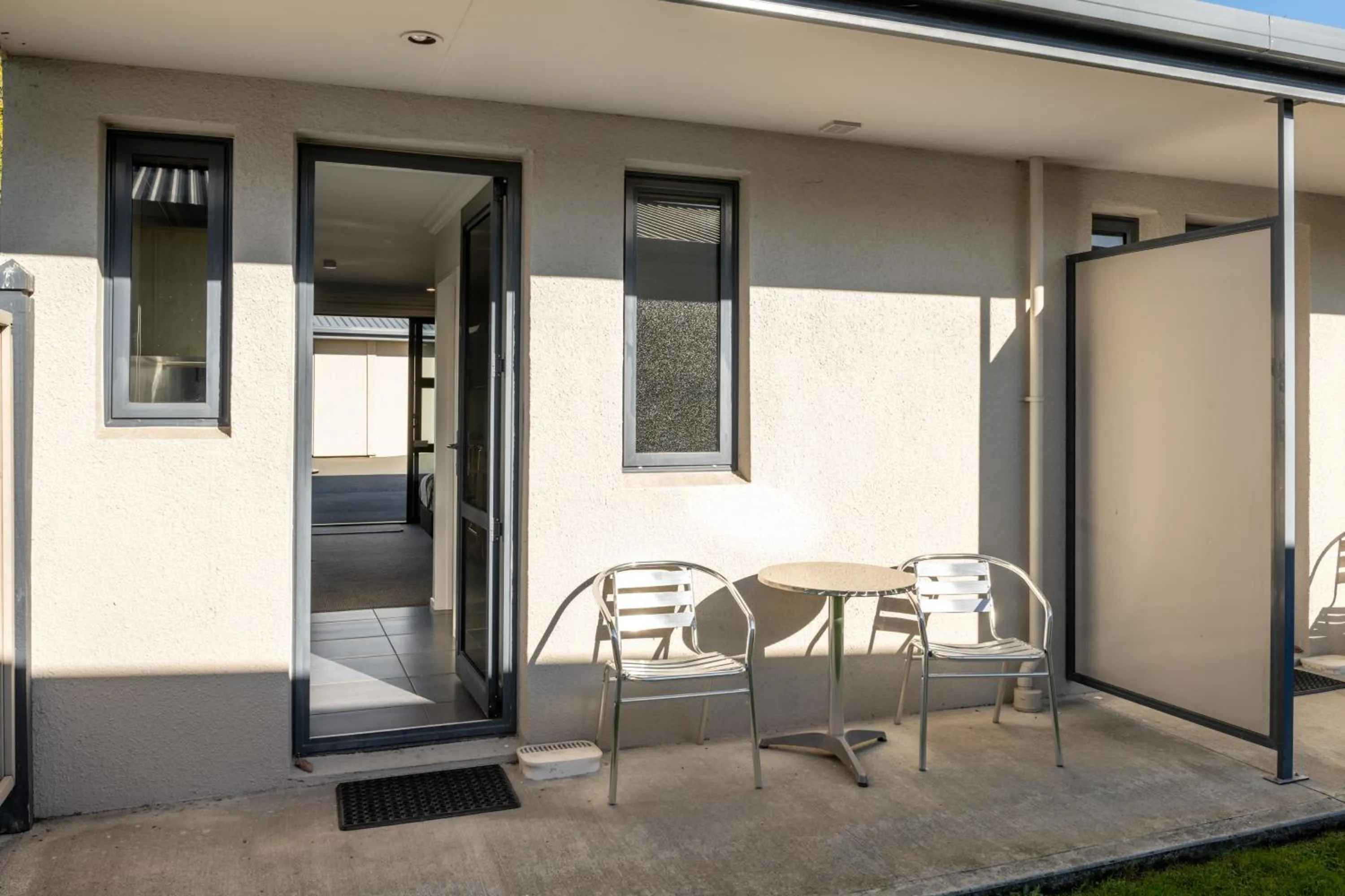 Patio in Grove Park Motor Lodge