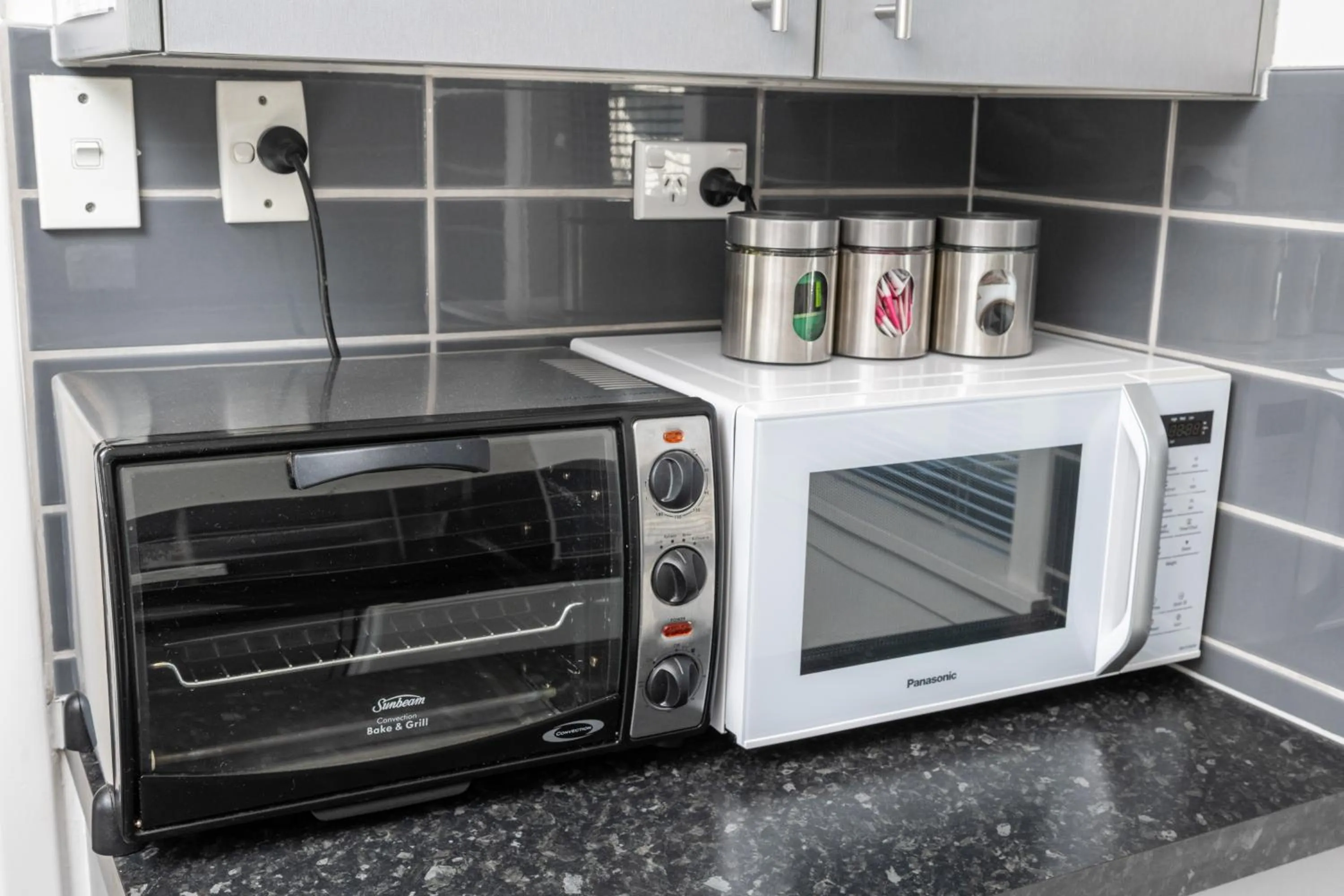 microwave in Grove Park Motor Lodge