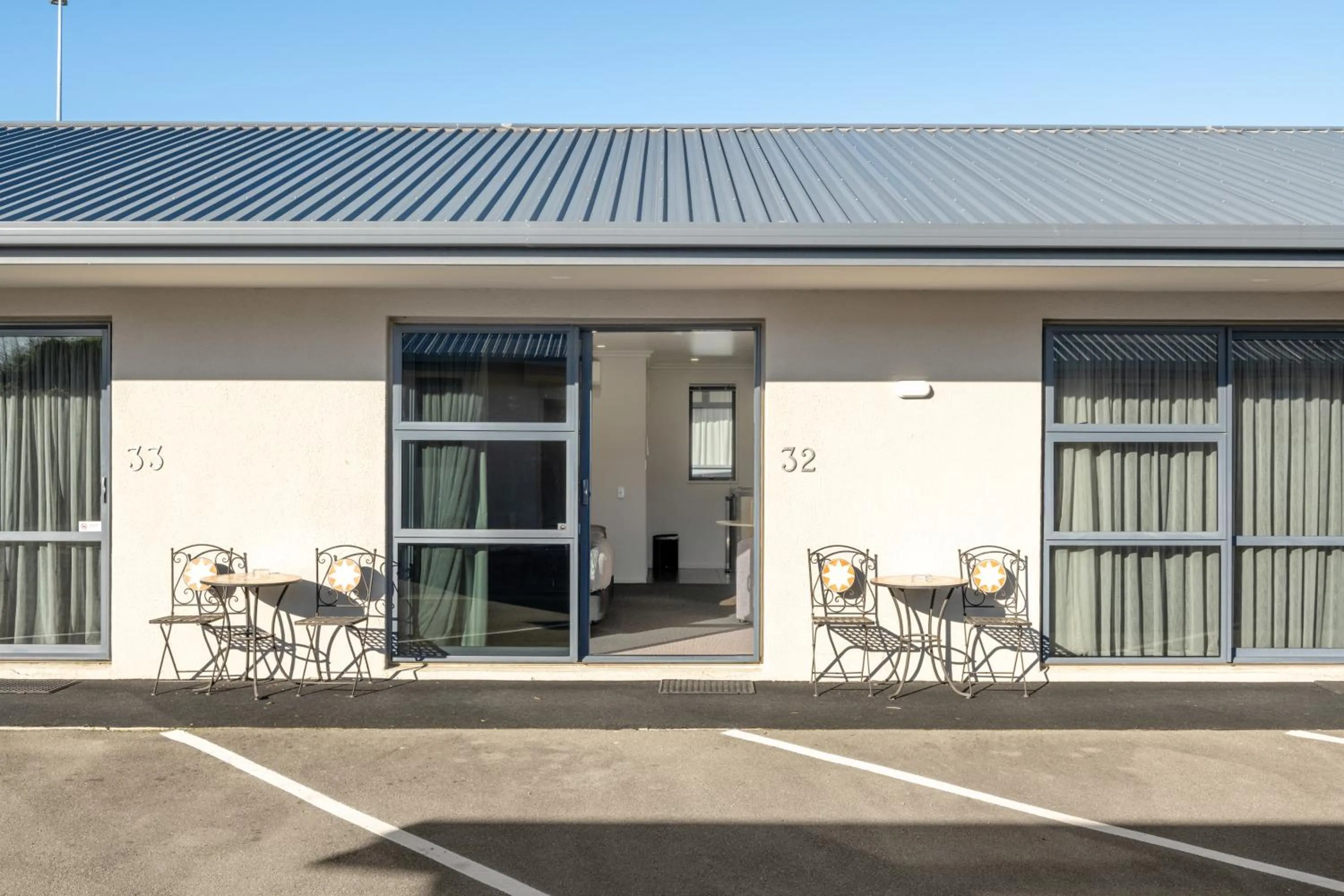 Parking in Grove Park Motor Lodge