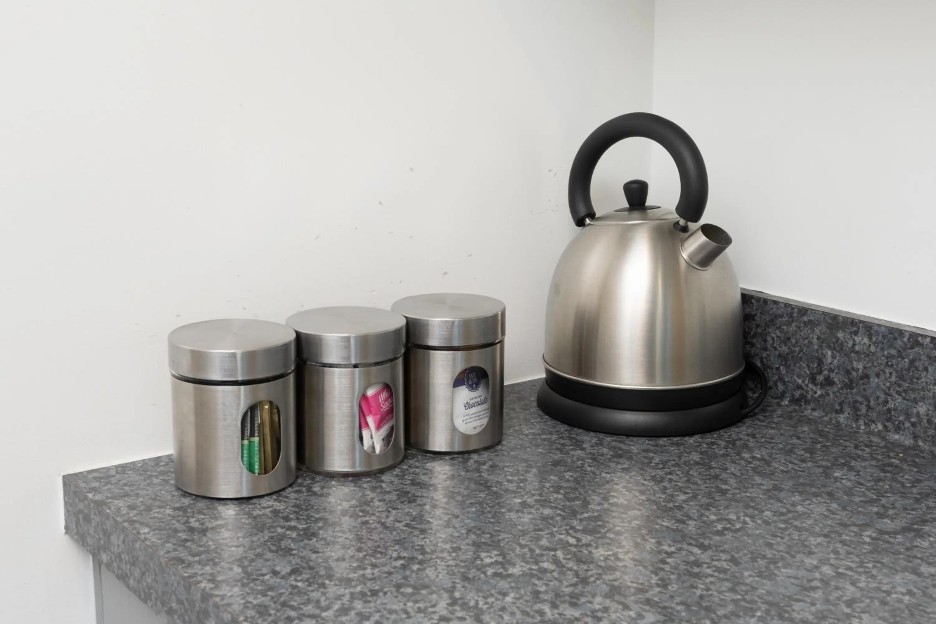 Coffee/tea facilities in Grove Park Motor Lodge