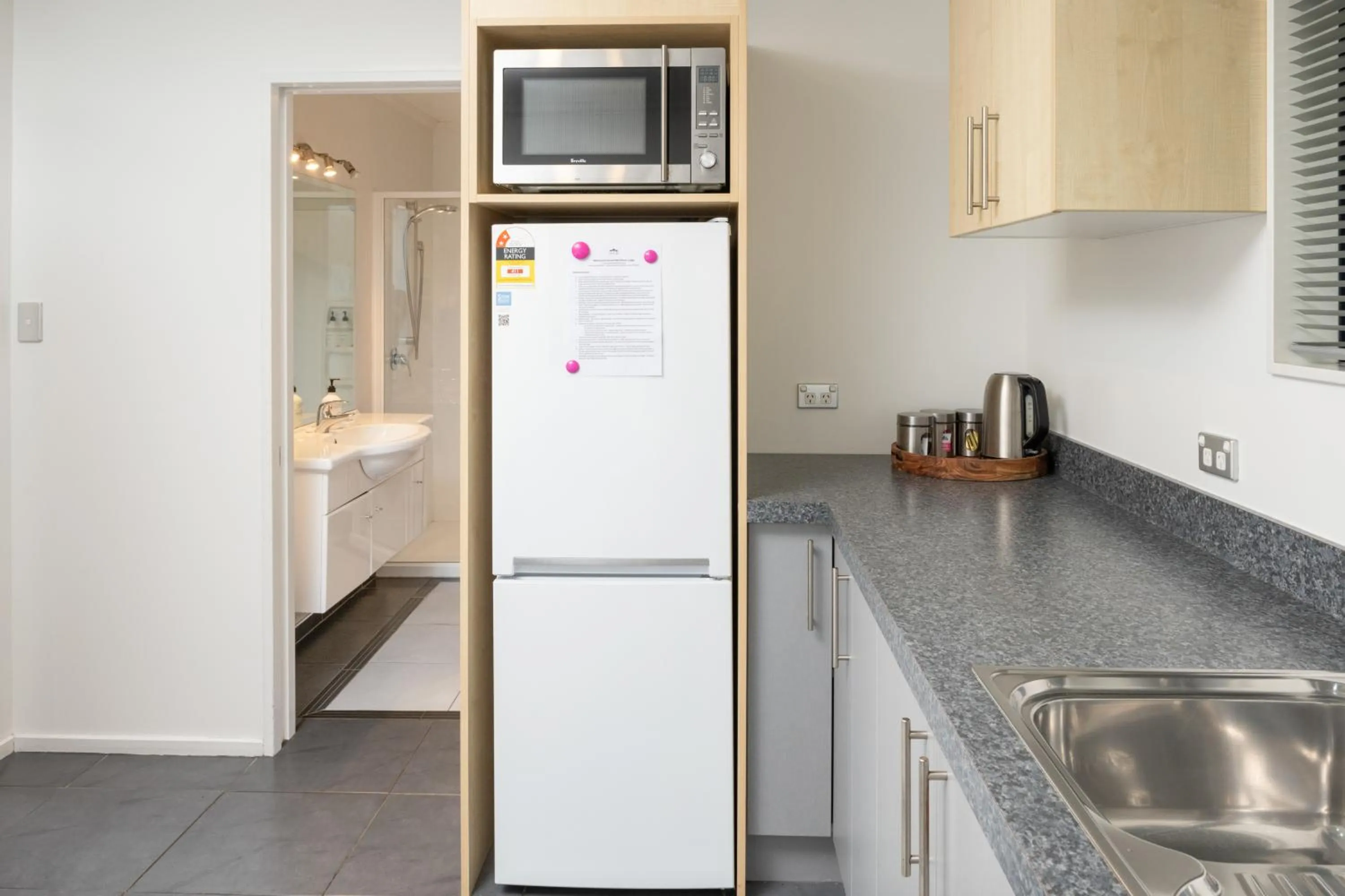 Coffee/tea facilities in Grove Park Motor Lodge