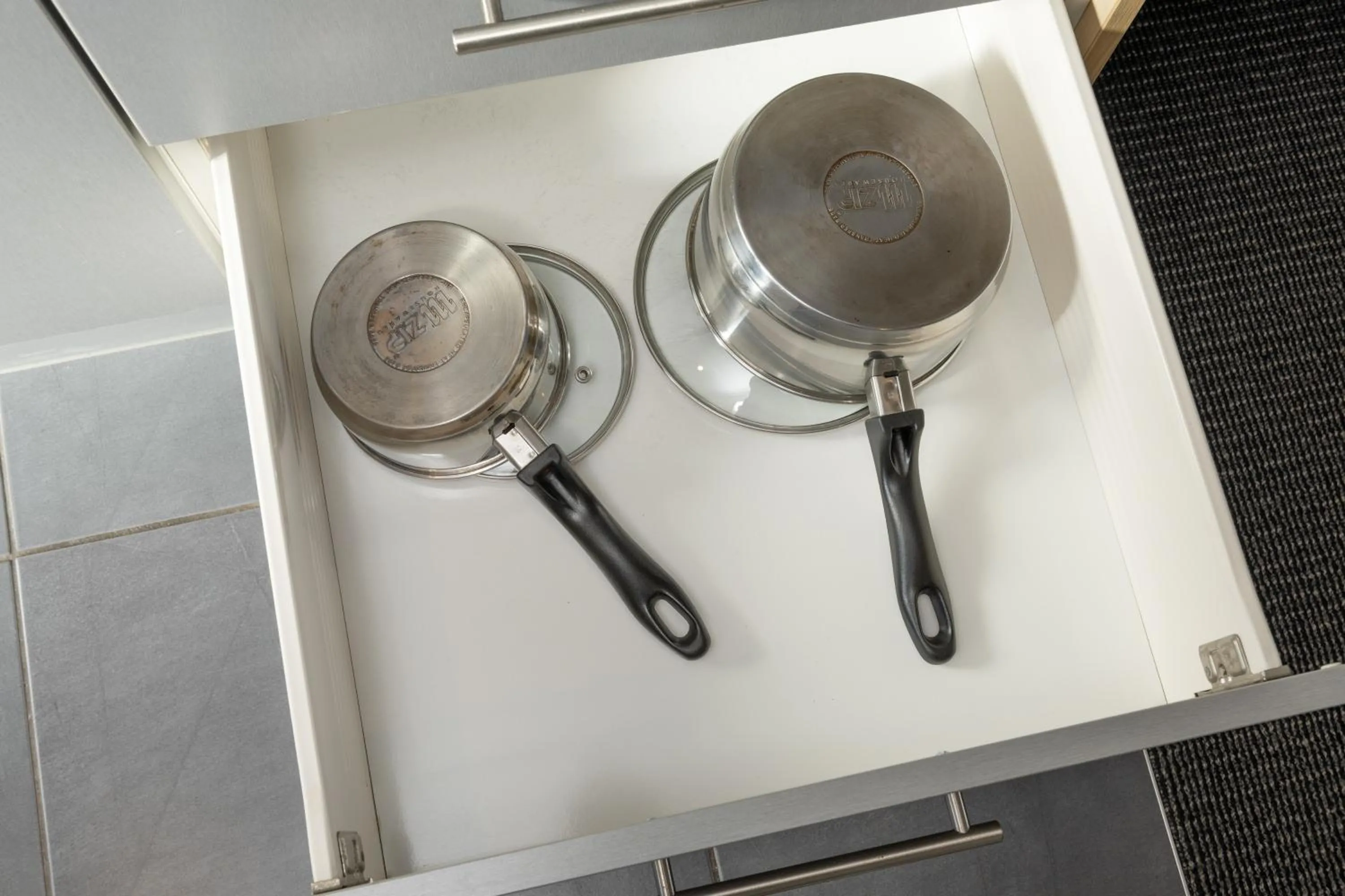 kitchen in Grove Park Motor Lodge