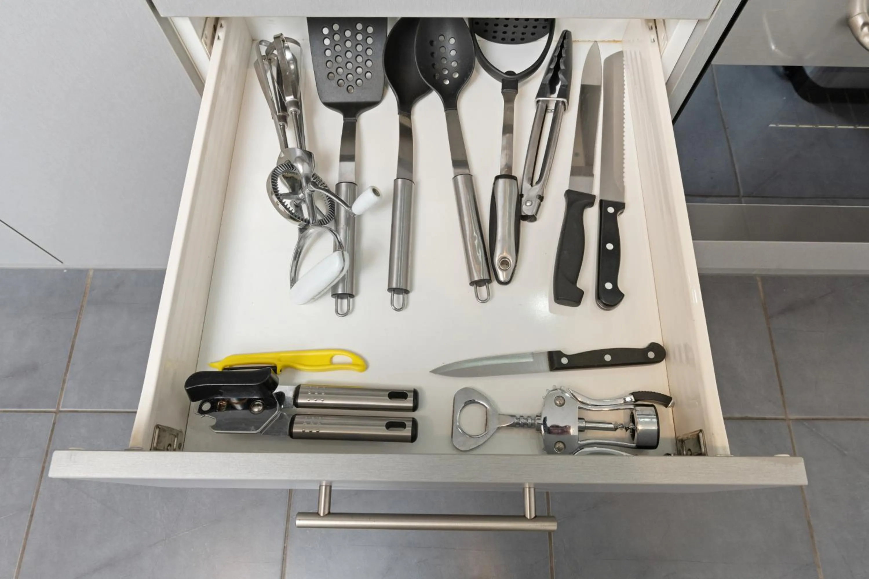 Kitchen or kitchenette in Grove Park Motor Lodge