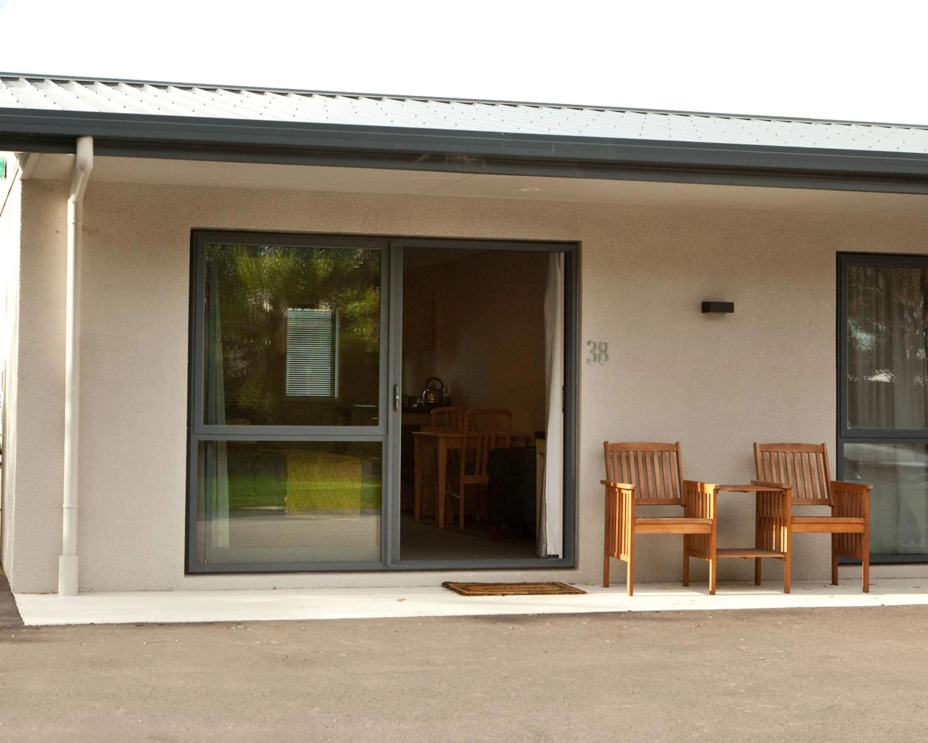 Patio in Grove Park Motor Lodge