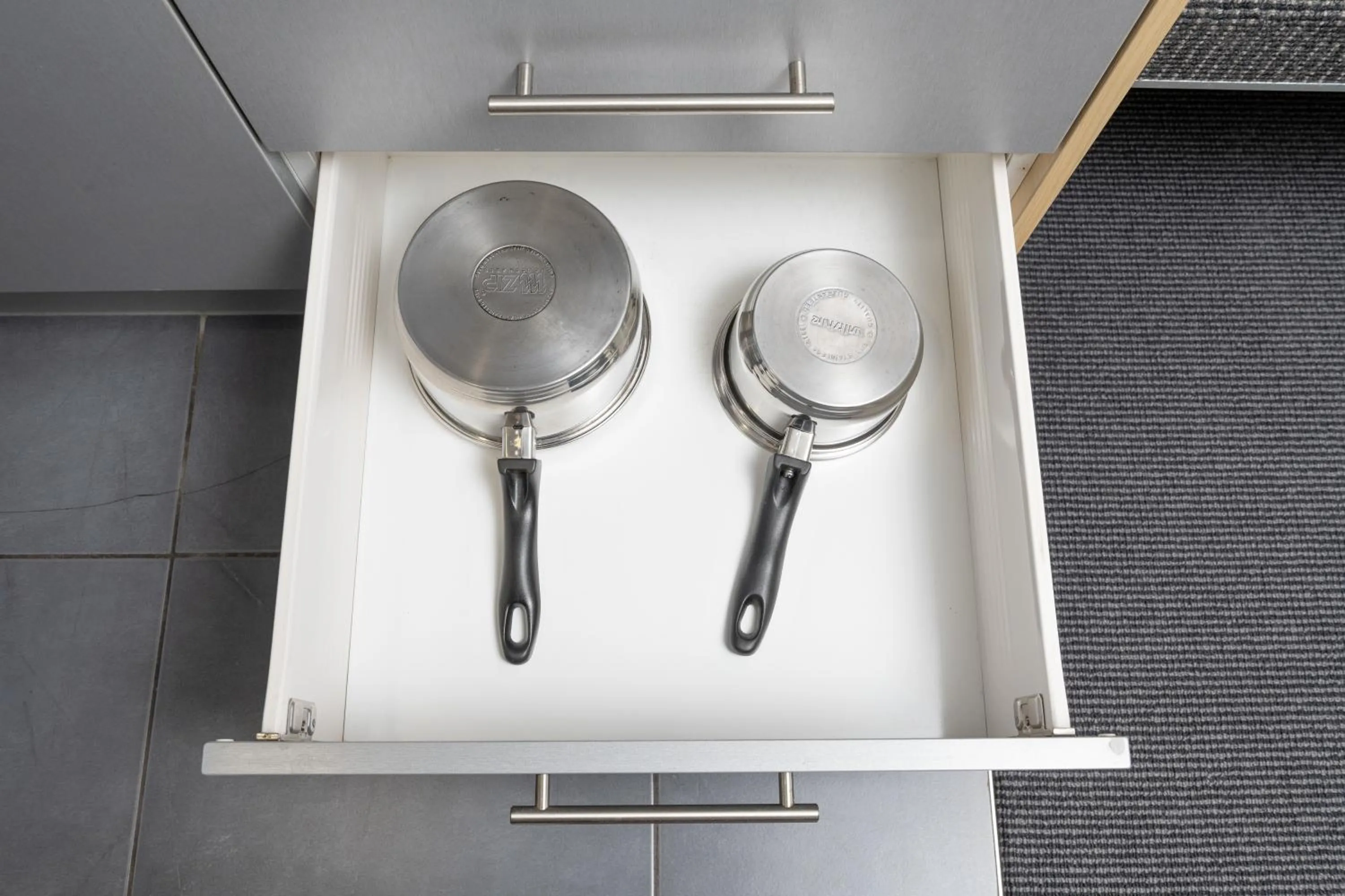 kitchen in Grove Park Motor Lodge