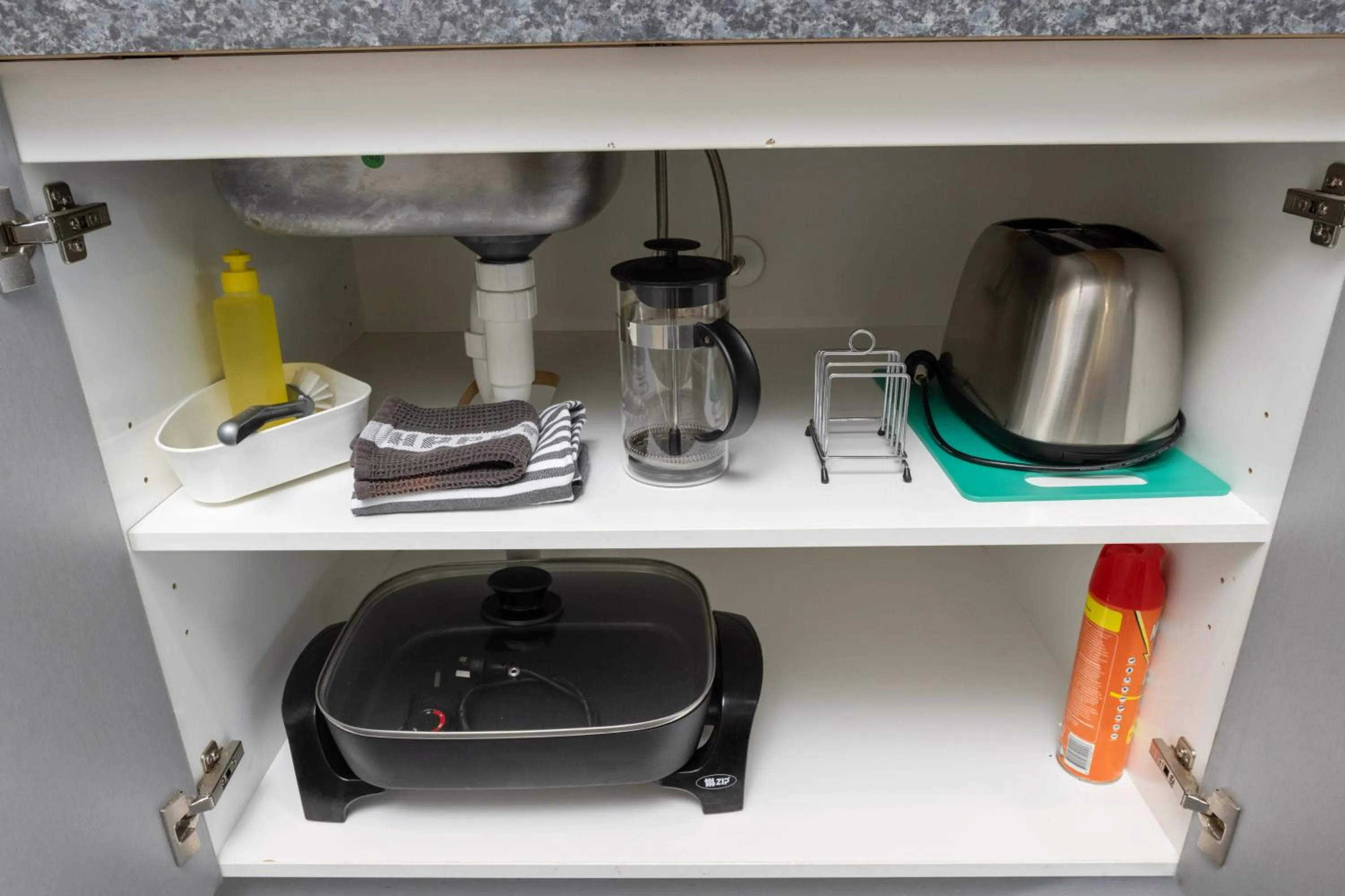 kitchen in Grove Park Motor Lodge