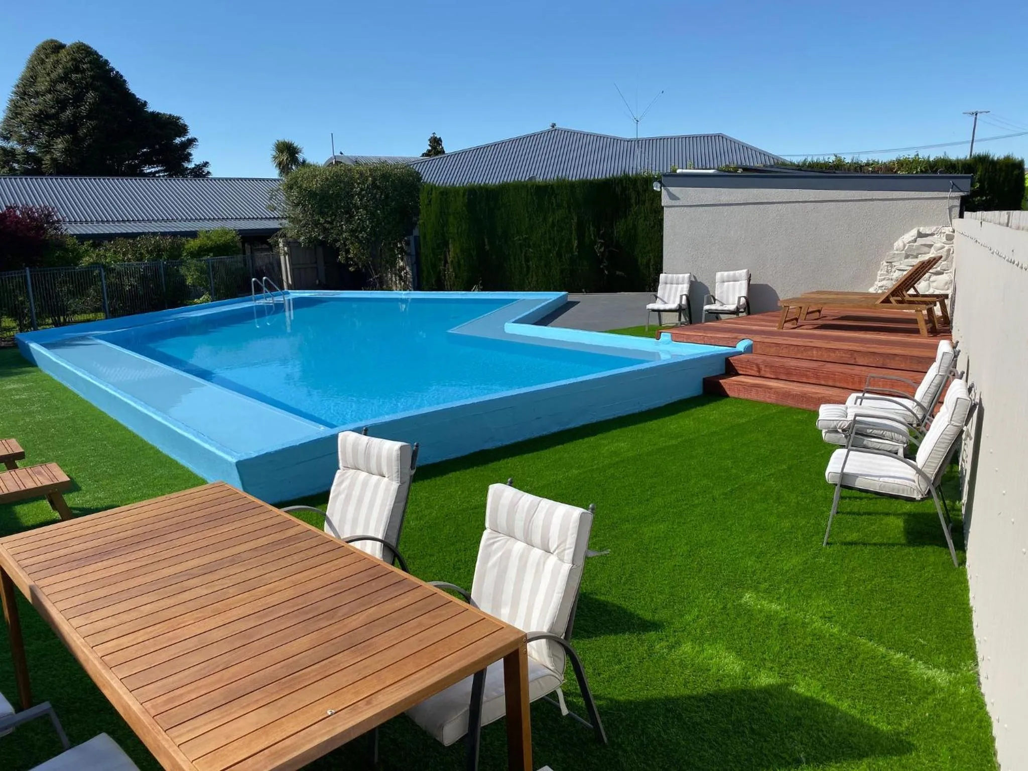 Pool view in Grove Park Motor Lodge