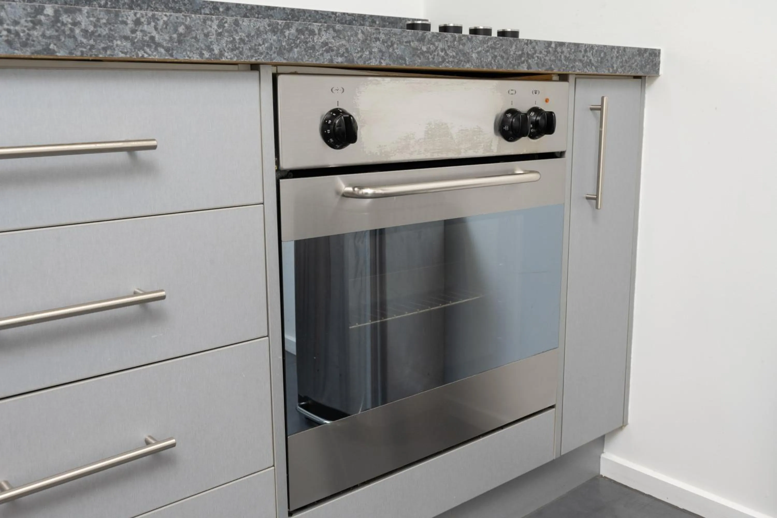 oven in Grove Park Motor Lodge