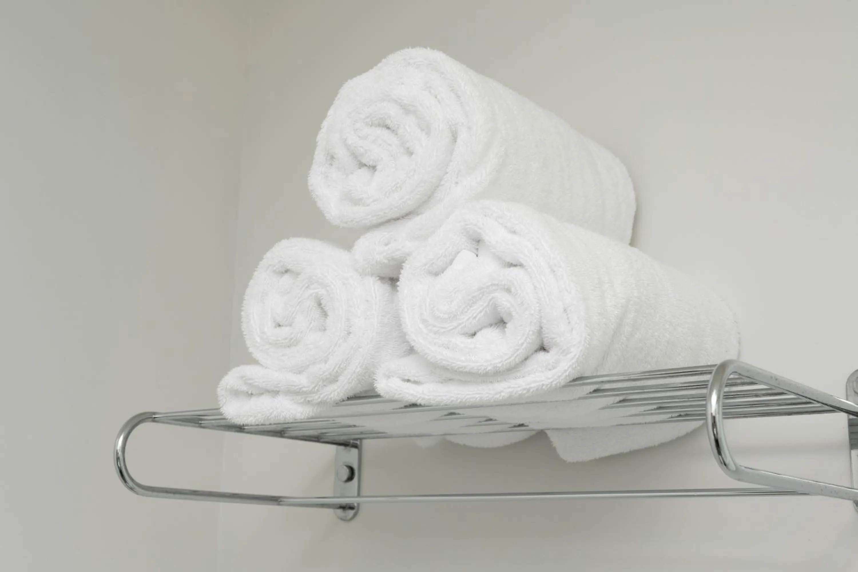 Bathroom in Grove Park Motor Lodge