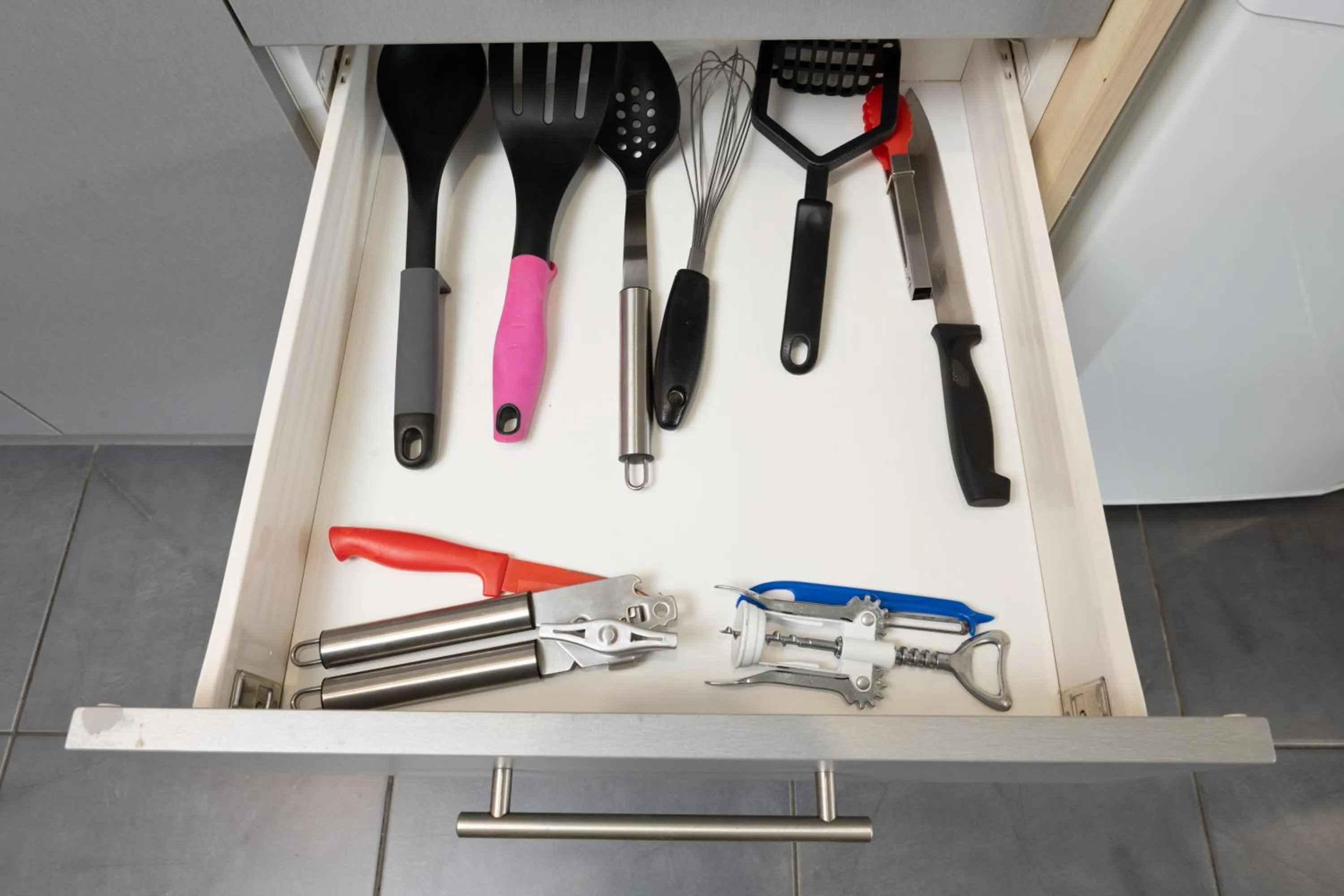 kitchen in Grove Park Motor Lodge