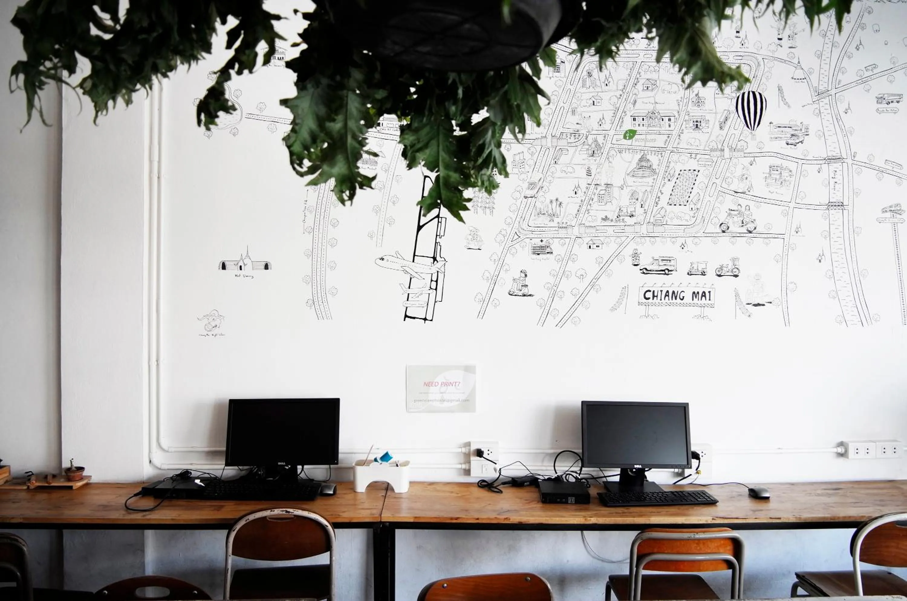 Communal lounge/ TV room in Green Sleep Hostel