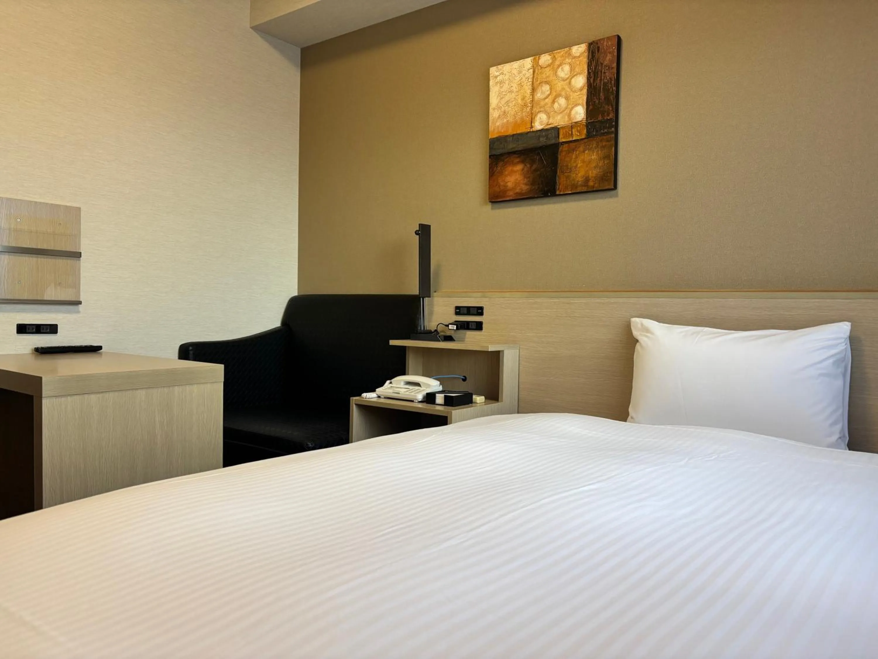 Photo of the whole room, Bed in Hotel Route-Inn Isesaki Inter