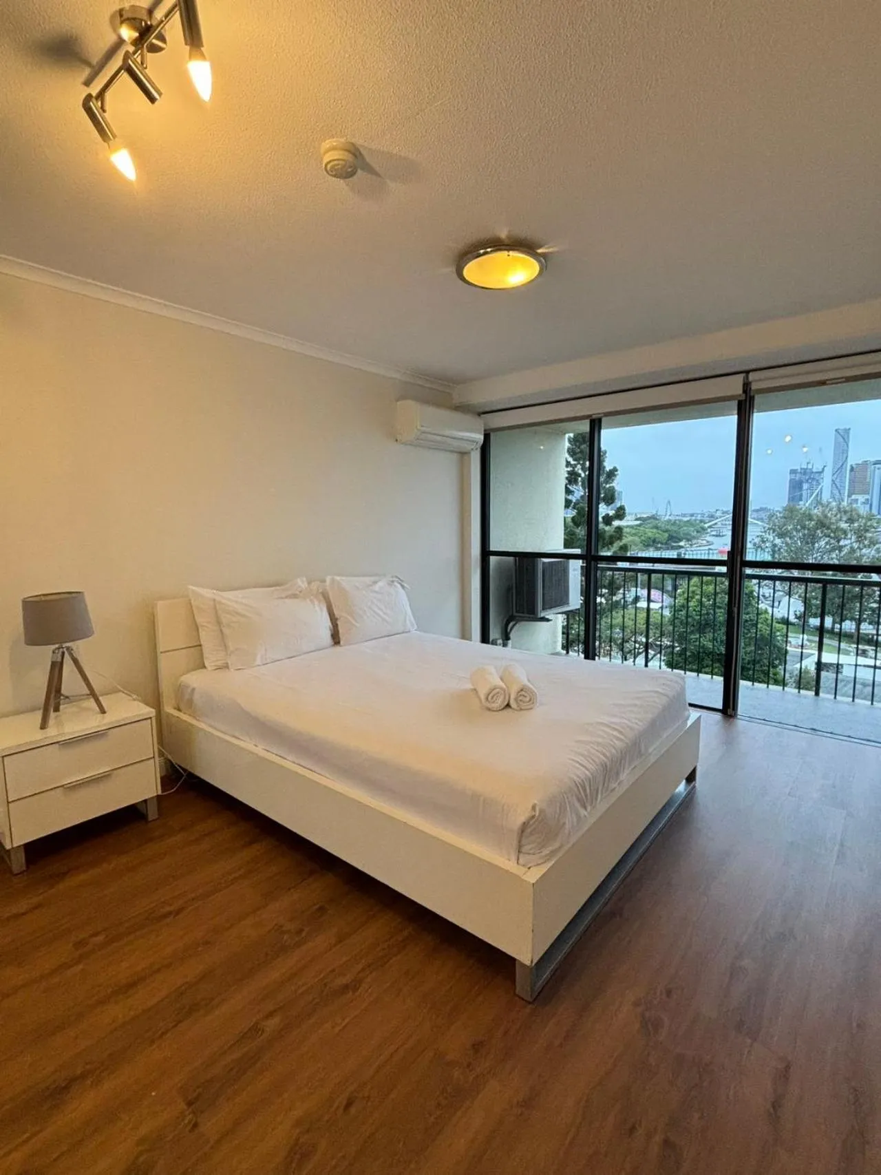 Bed in River Plaza Apartments Brisbane Southbank