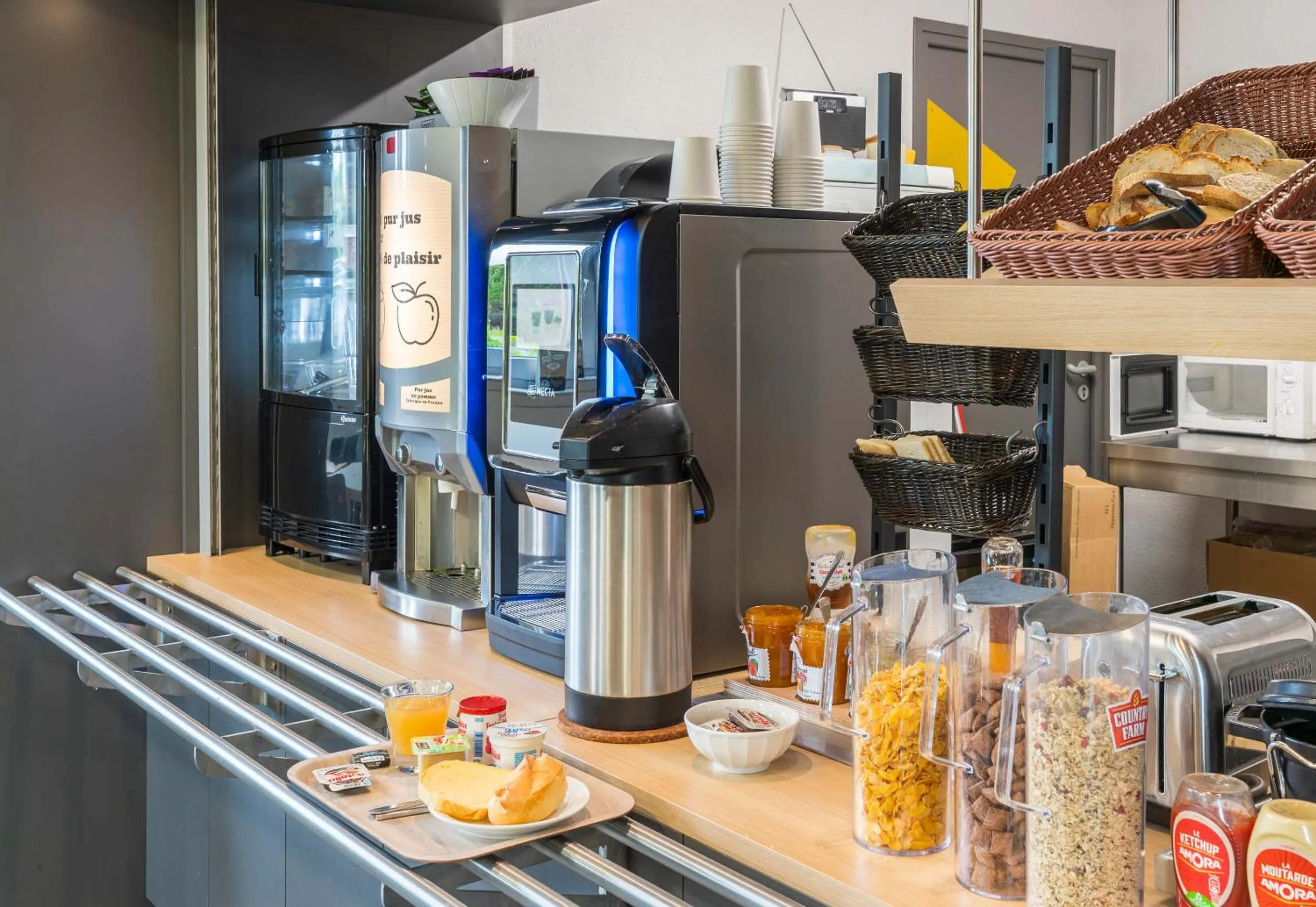 Breakfast in B&B HOTEL Troyes Saint-Parres-aux-Tertres