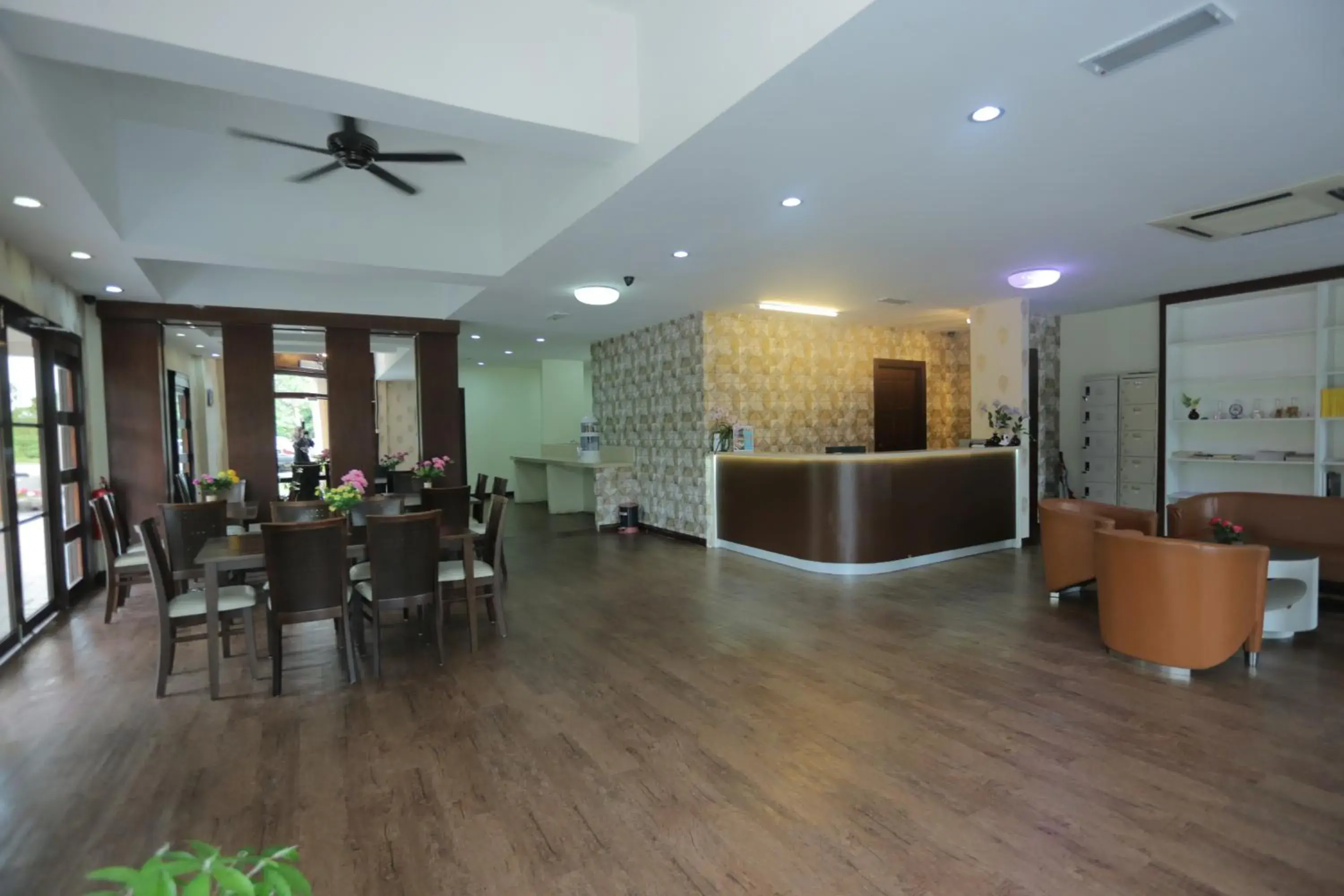 Lobby or reception in JAM Hotel Kota Warisan Sepang @ ERL Salak Tinggi, KLIA 1-2 & F1 Lobby or reception in JAM Hotel Kota Warisan Sepang @ ERL Salak Tinggi, KLIA 1-2 & F1