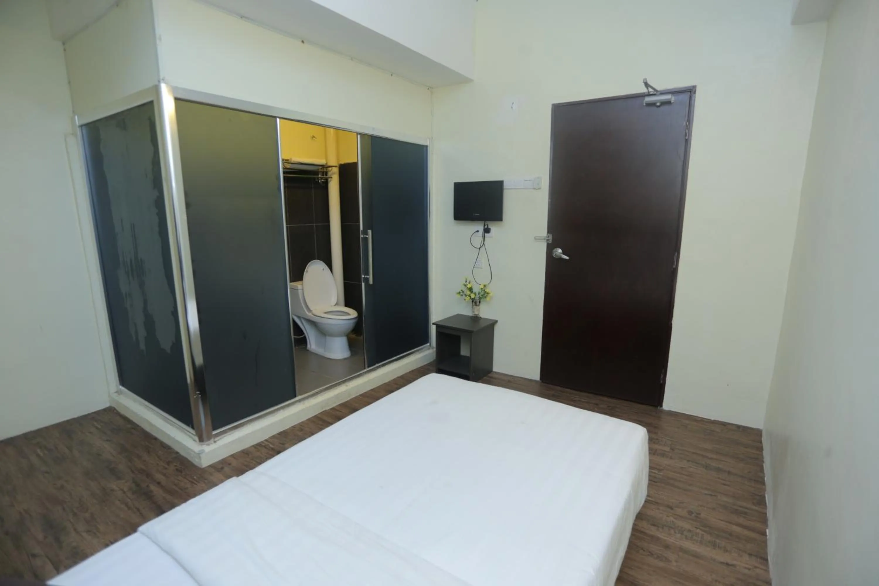 Photo of the whole room, Bed in JAM Hotel Kota Warisan Sepang @ ERL Salak Tinggi, KLIA 1-2 & F1