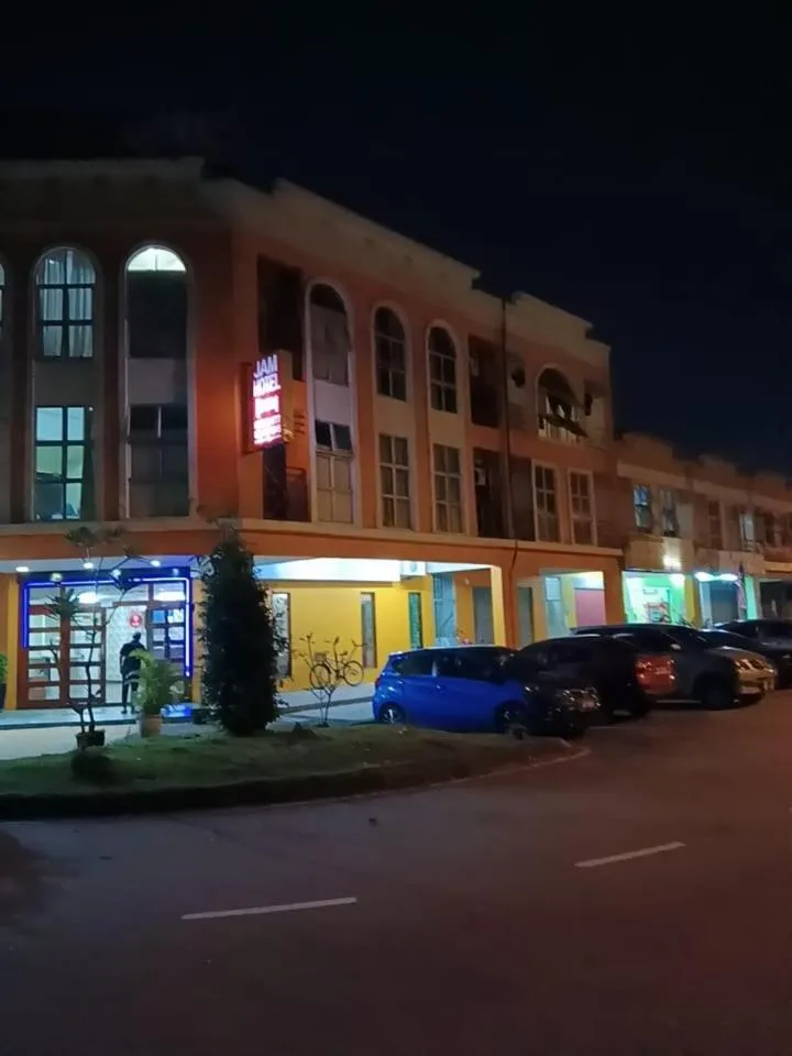 JAM Hotel Kota Warisan Sepang @ ERL Salak Tinggi, KLIA 1-2 & F1