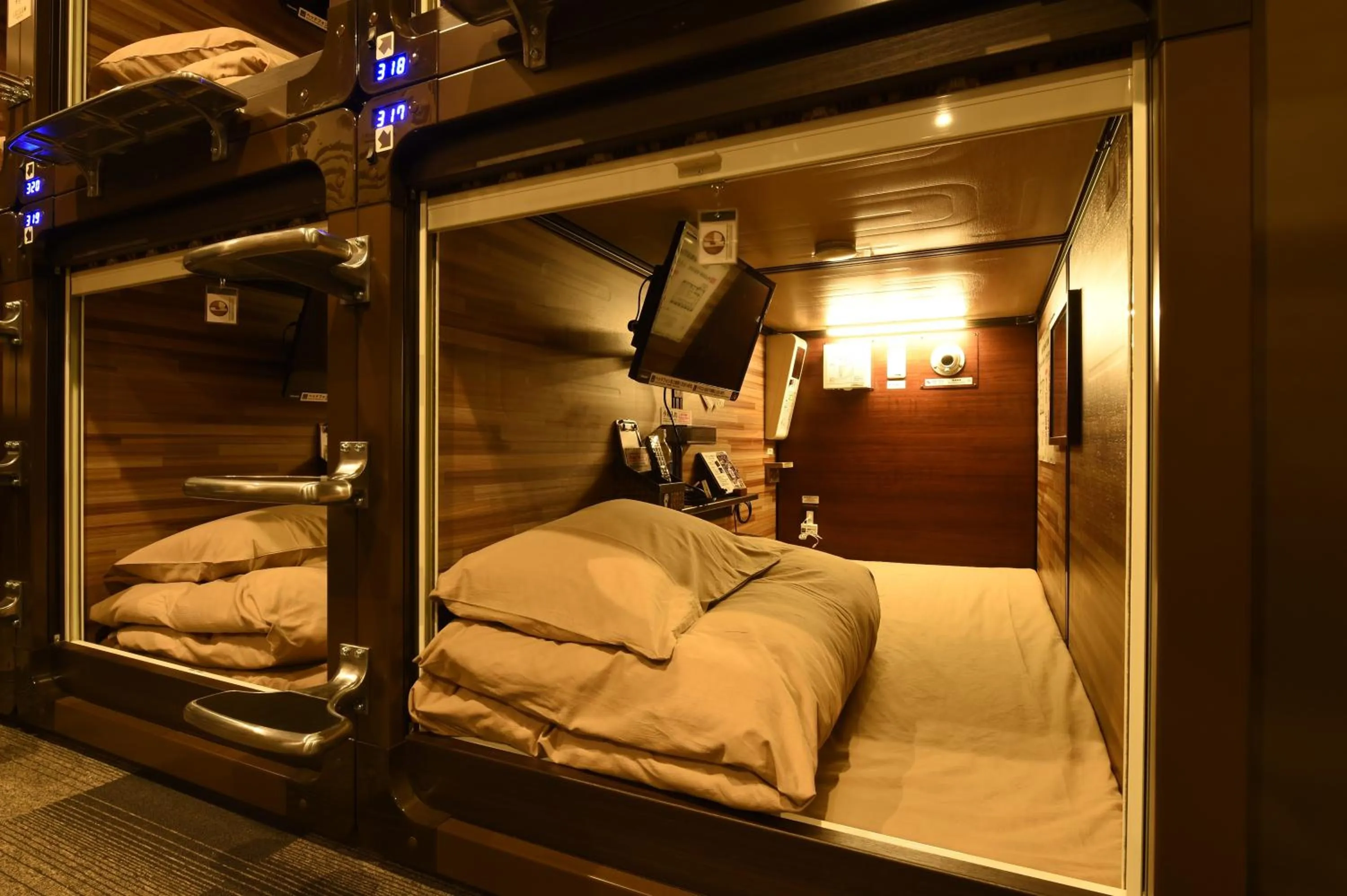 Bedroom, Bed in Anshin oyado woman Tokyo Ginza shiodome - Women Only