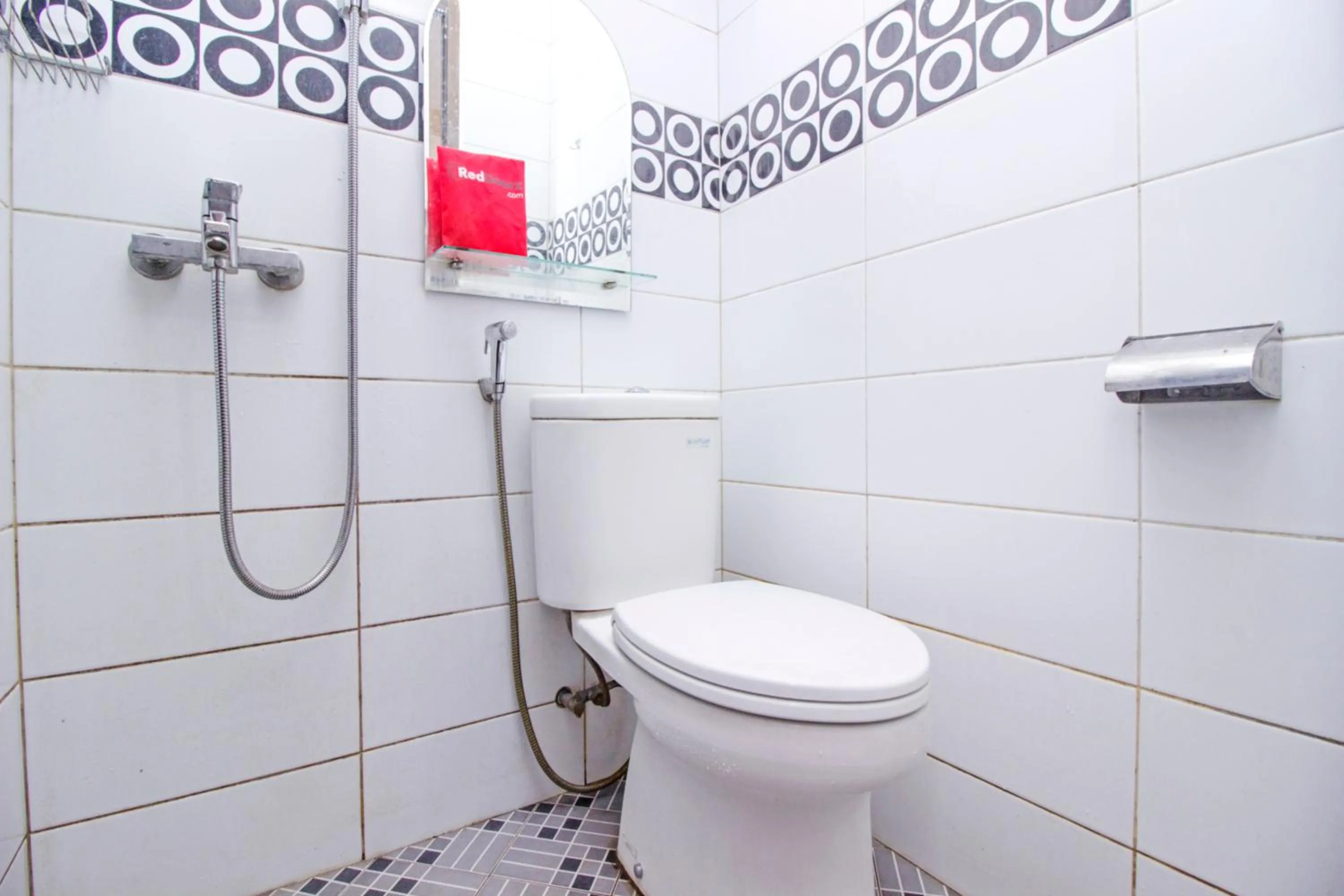 Bathroom in RedDoorz Plus near Isola UPI