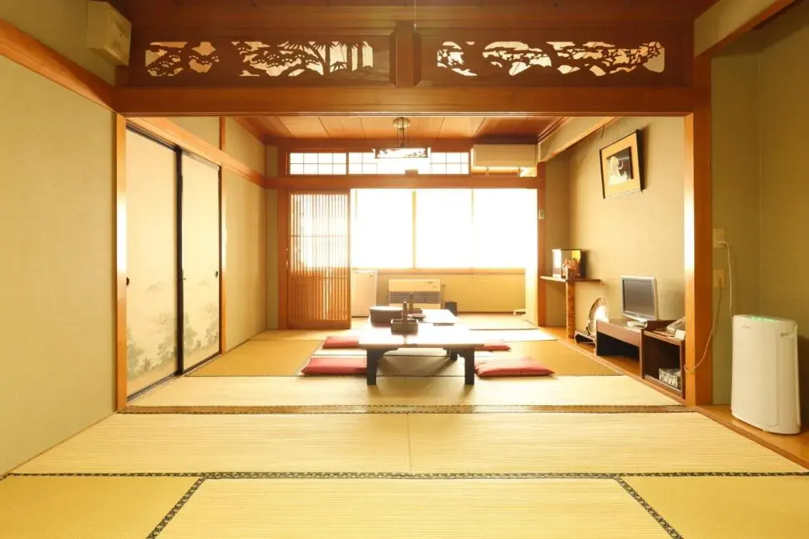 Quadruple Room in Dai Onsen Matsudaya Ryokan Quadruple Room in Dai Onsen Matsudaya Ryokan