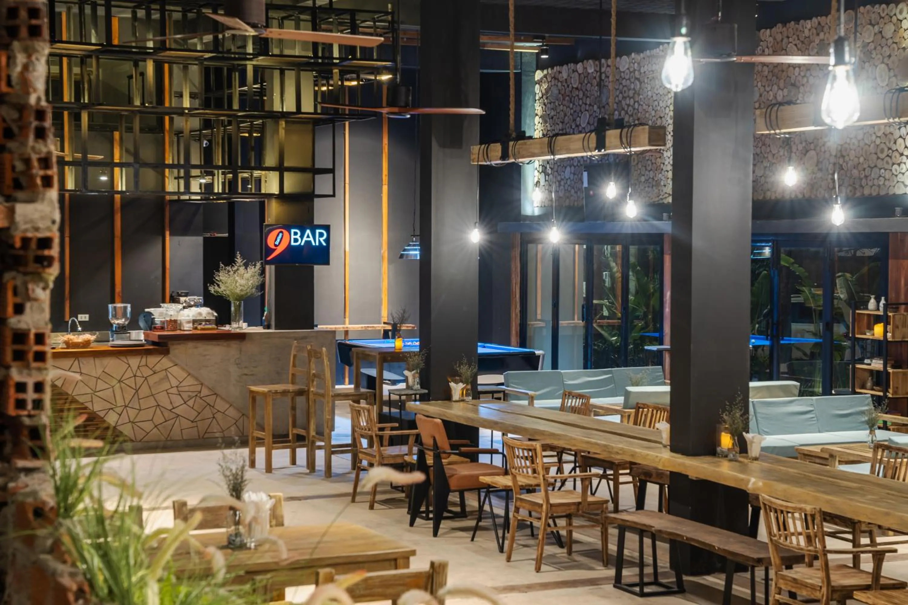 Restaurant/places to eat in 9Station Hostel & Bar Phu Quoc