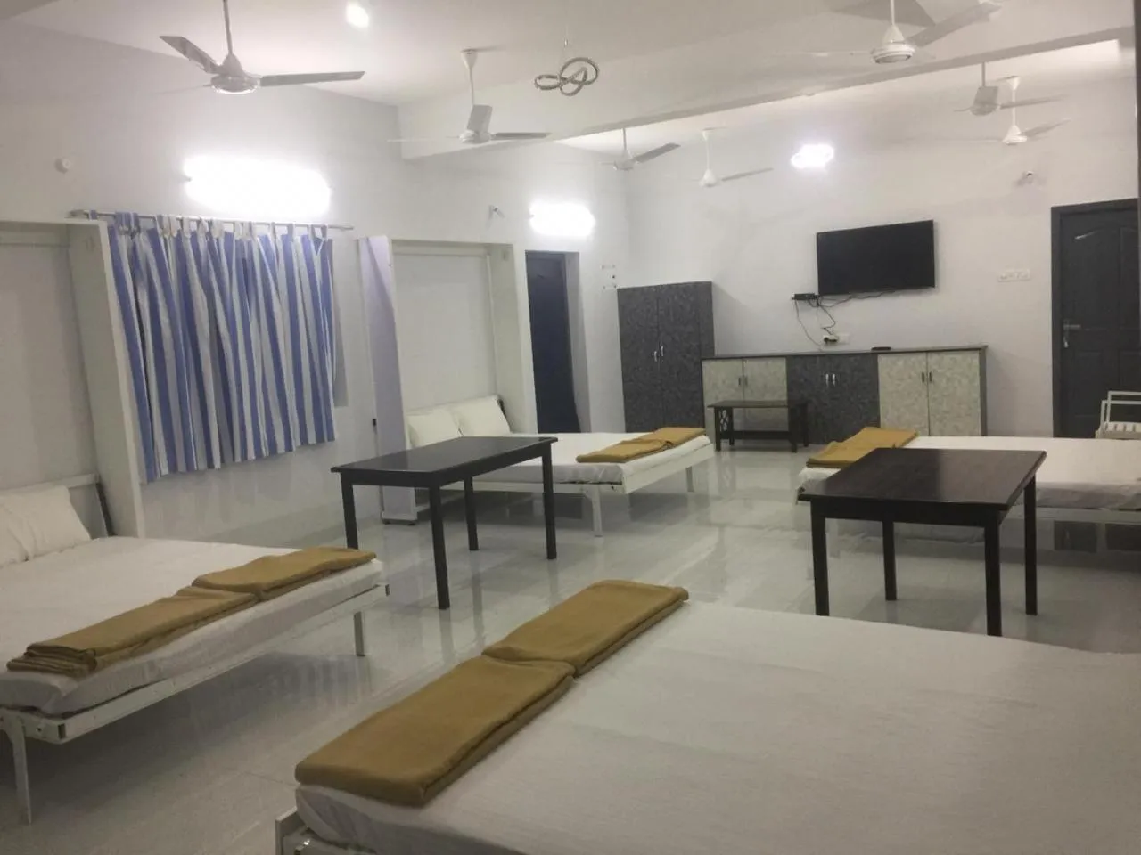 Living room, Bed in Quiet Home