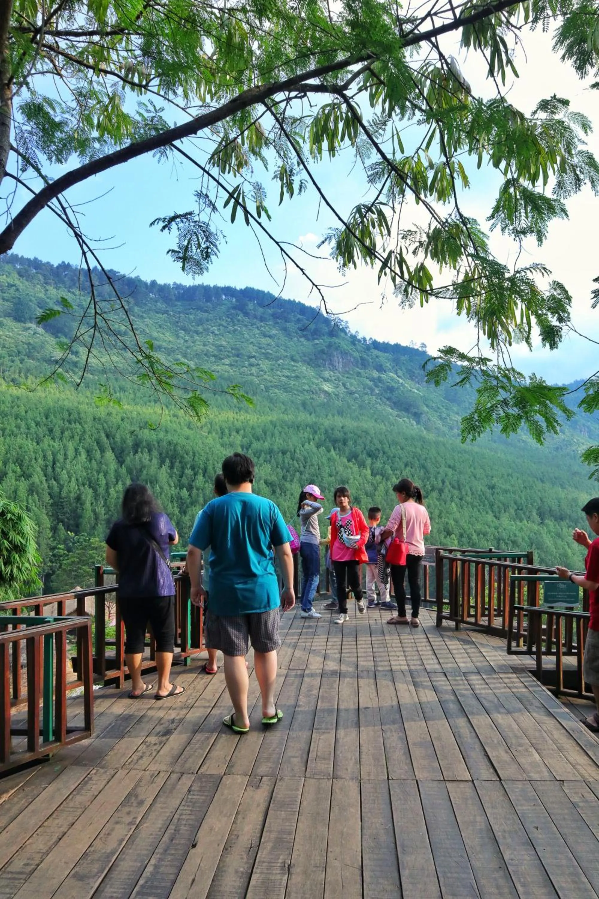 People in The Lodge Maribaya