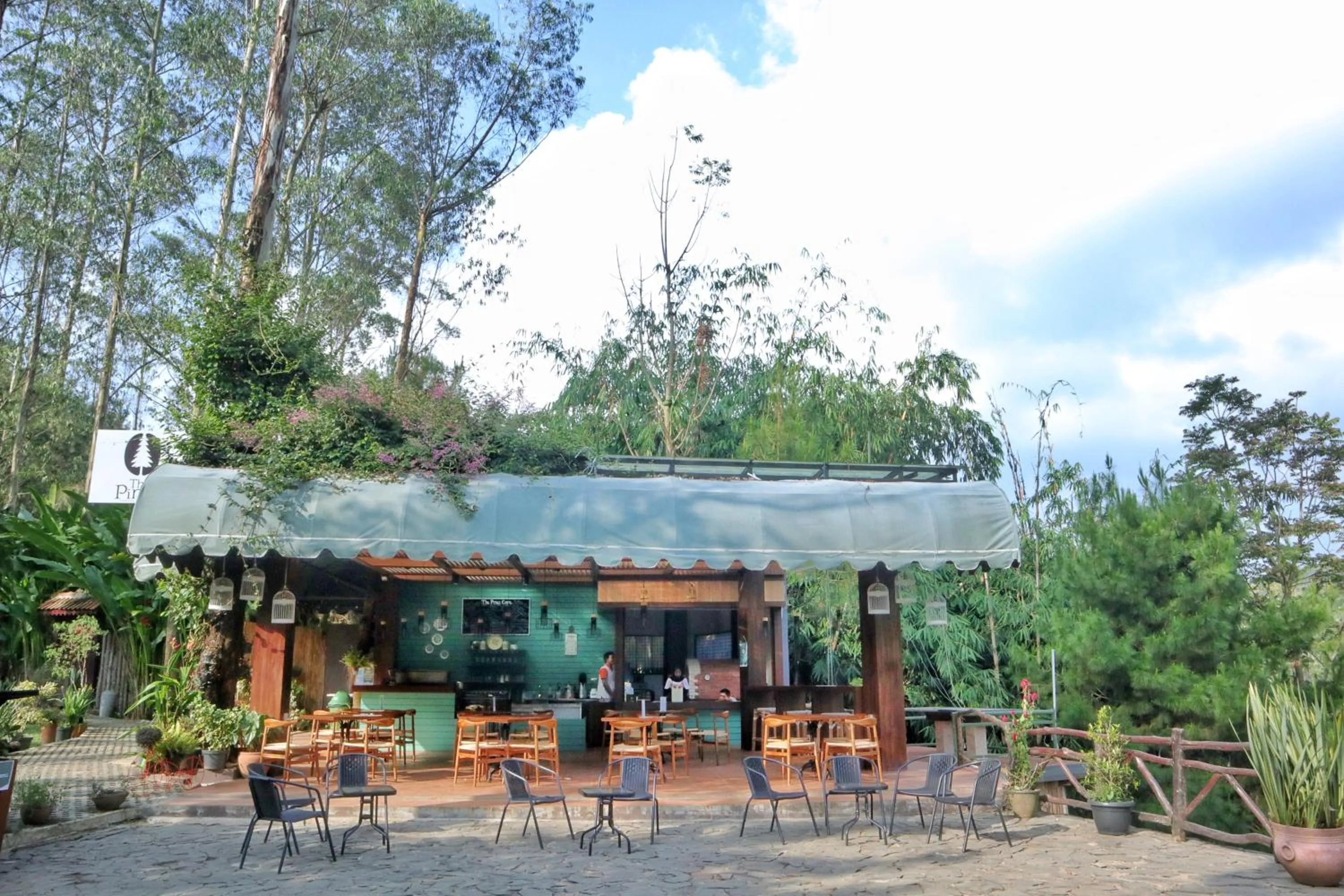 Restaurant/places to eat in The Lodge Maribaya