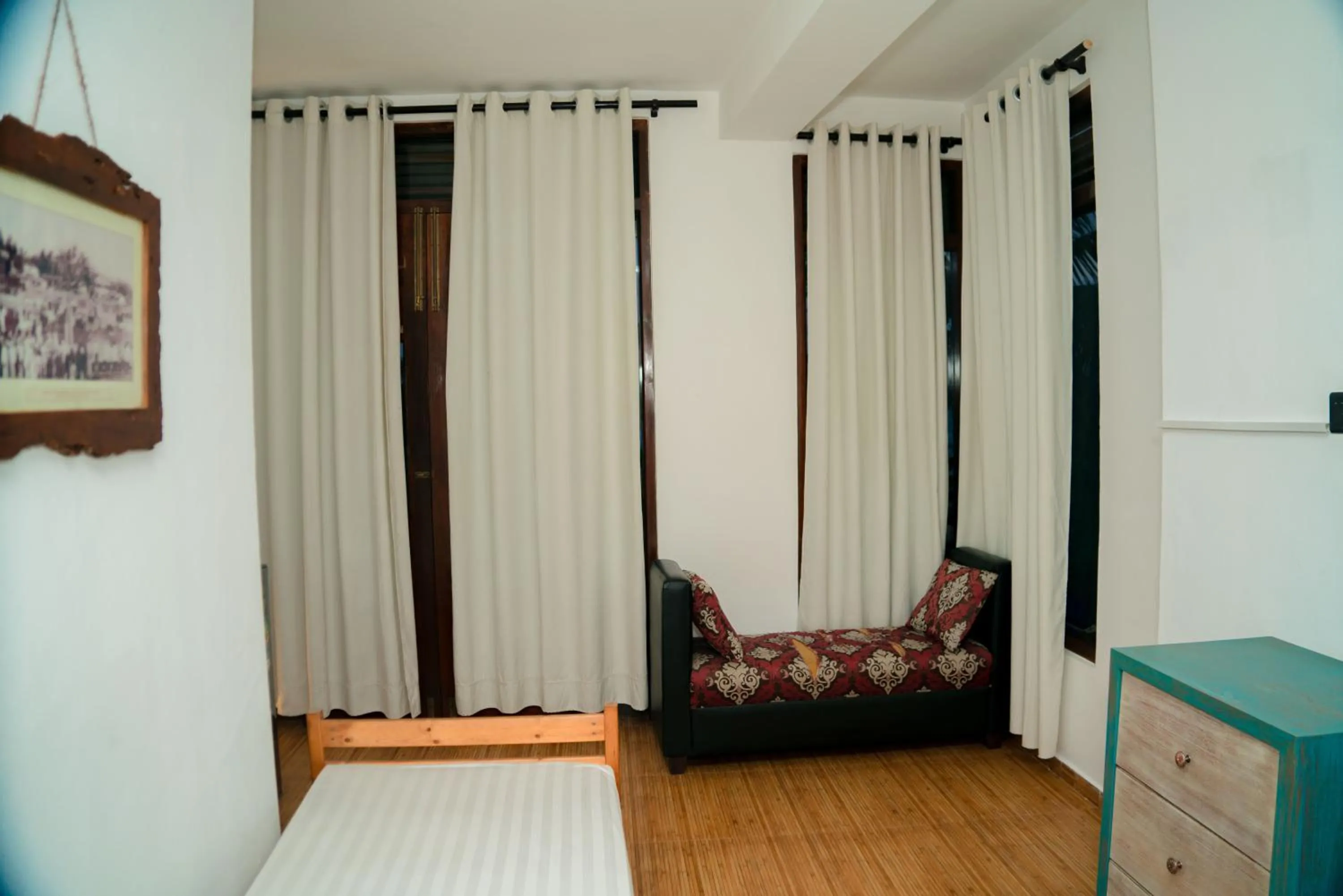 Photo of the whole room, Bed in Lucky Tuna