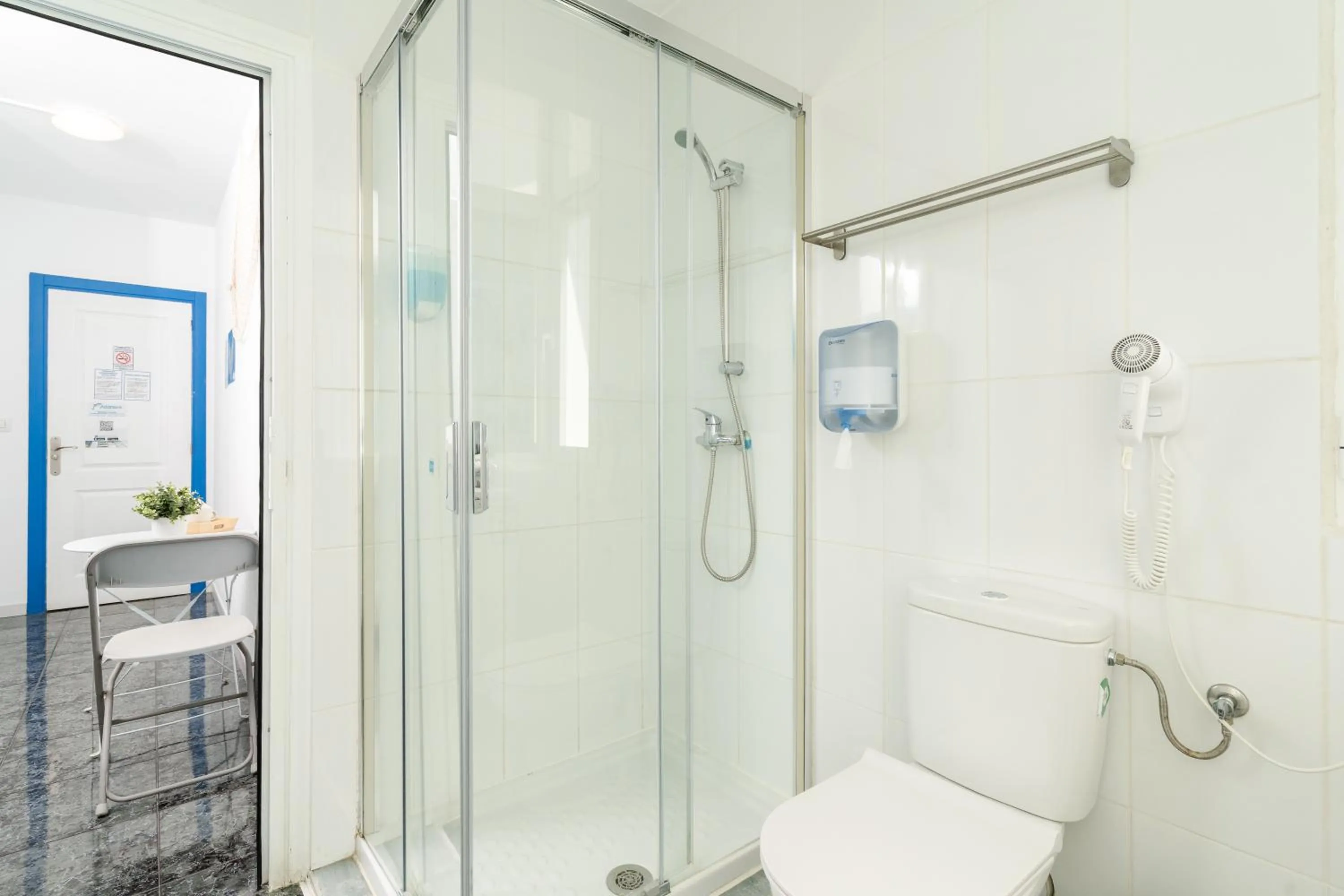 Shower in Hostel Neon Tenerife