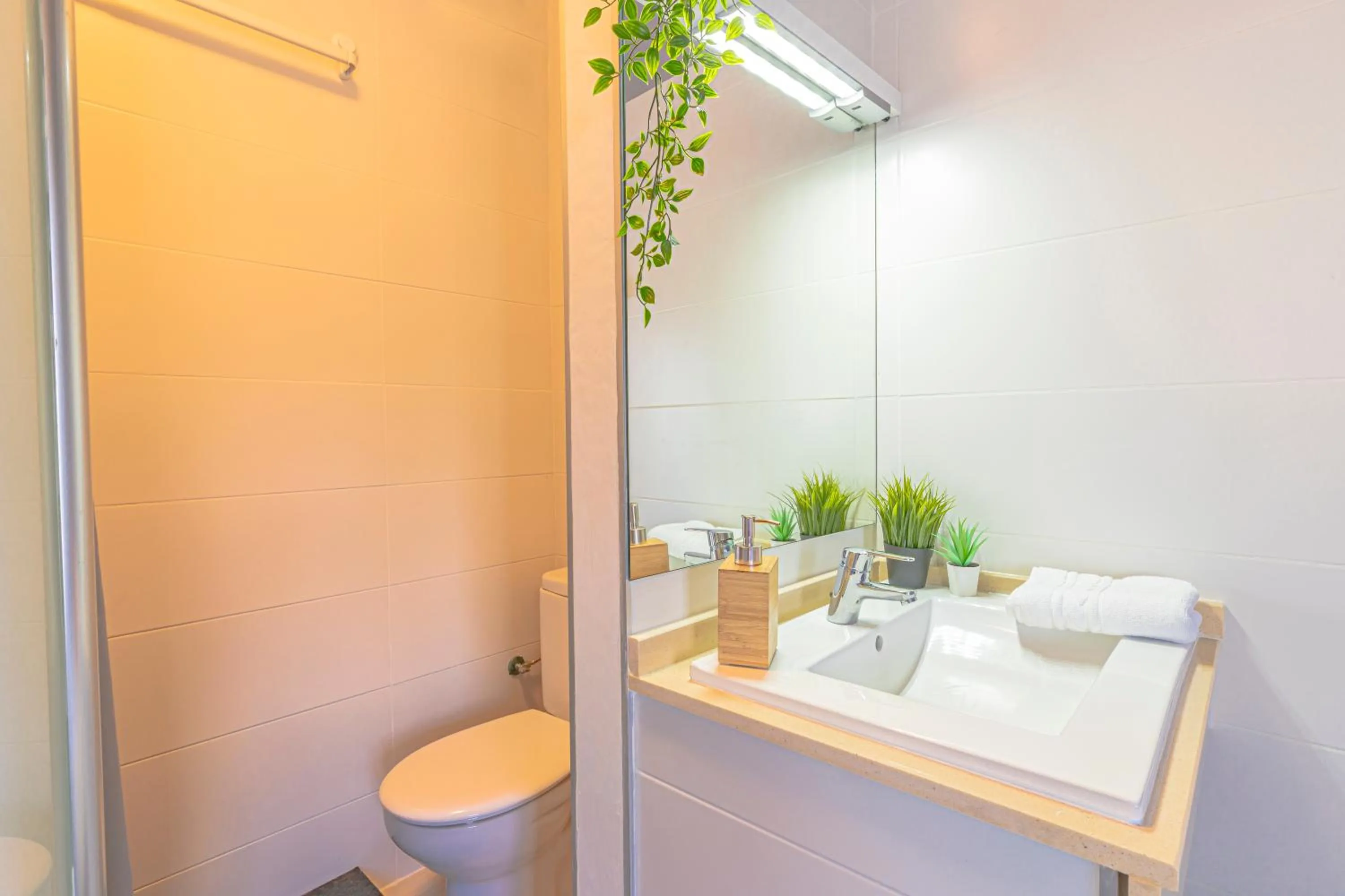 Shower in Hostel Neon Tenerife