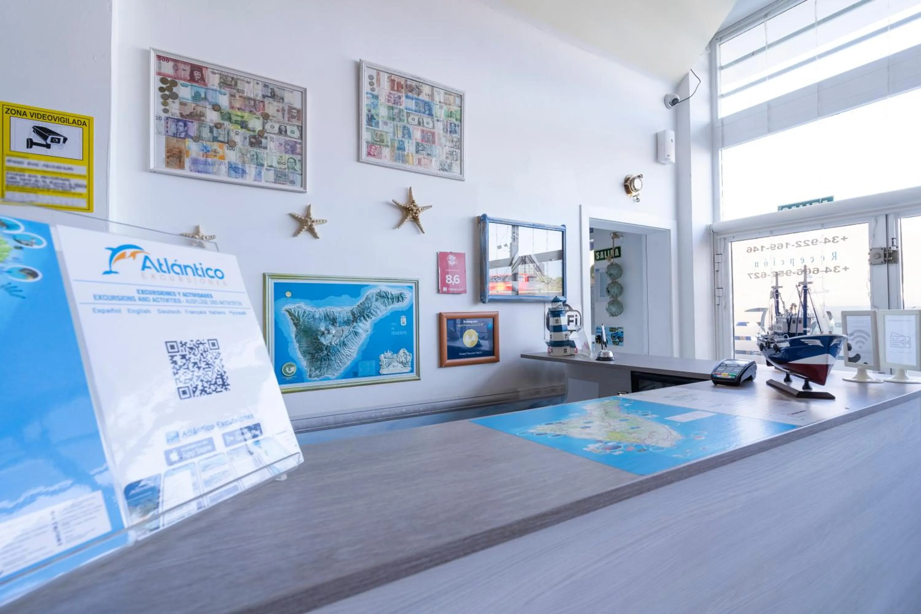 Lobby or reception in Hostel Neon Tenerife