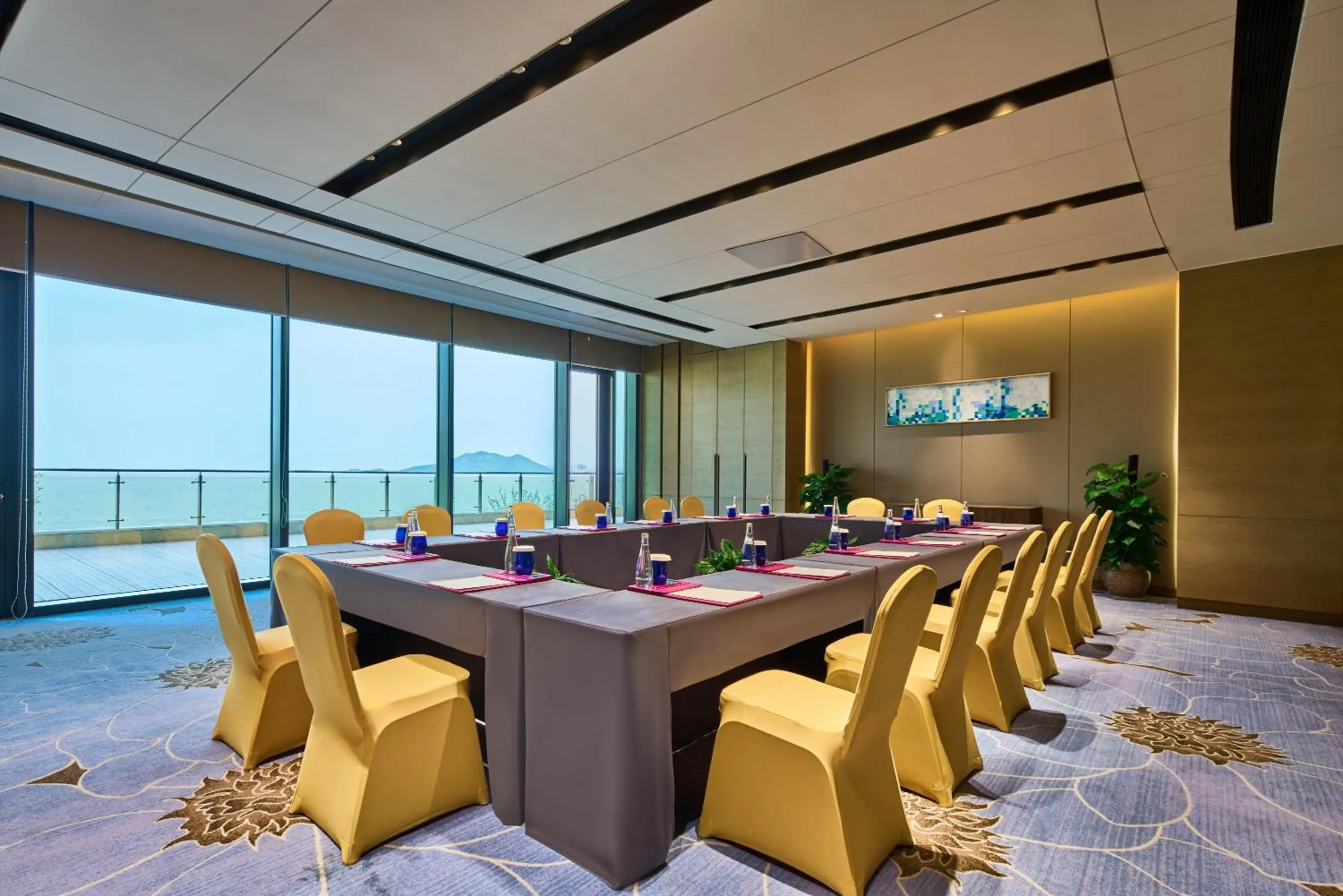 Meeting/conference room in Crowne Plaza Ningbo Xiangshan Sea View by IHG