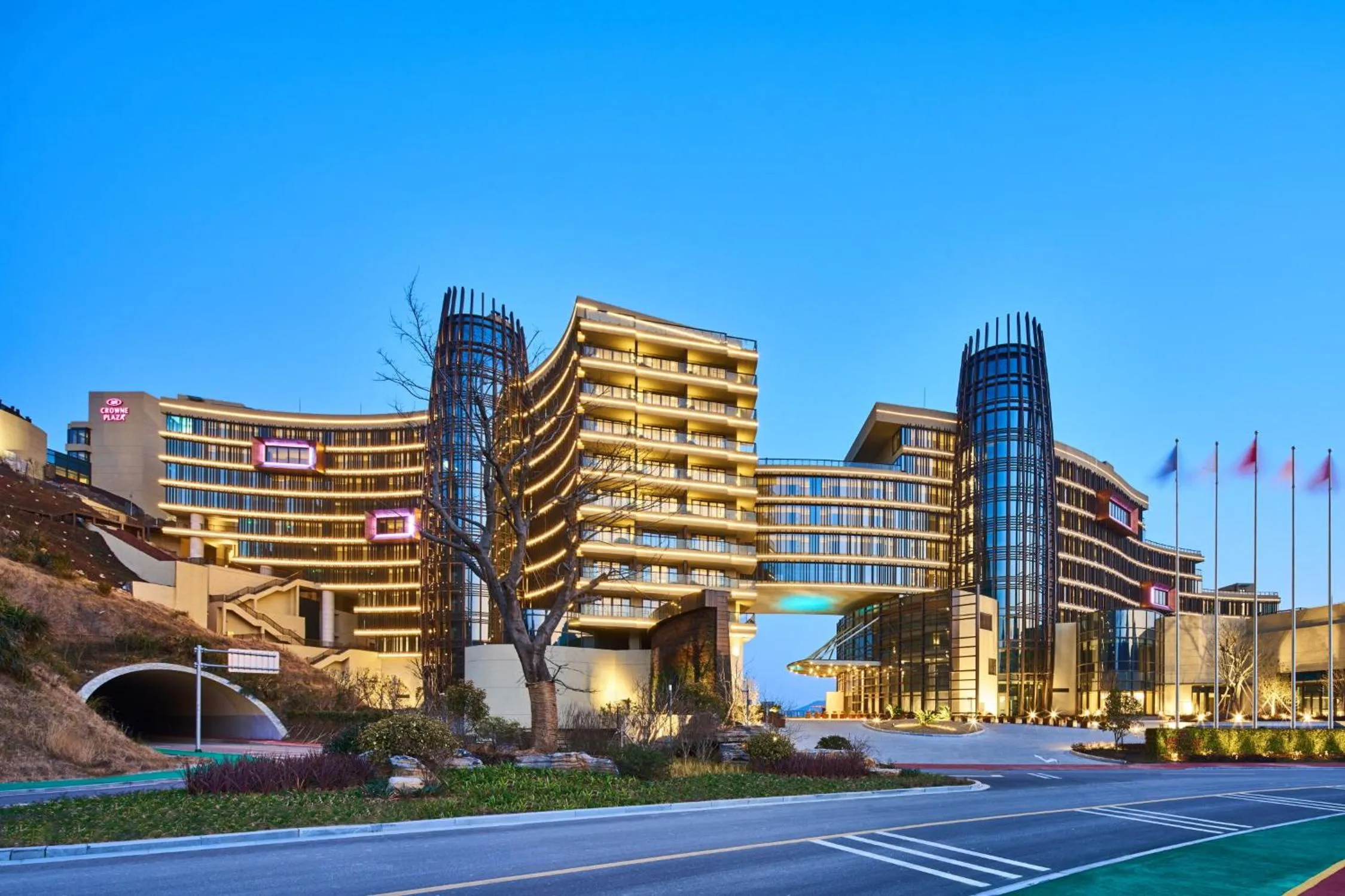 Property building in Crowne Plaza Ningbo Xiangshan Sea View by IHG