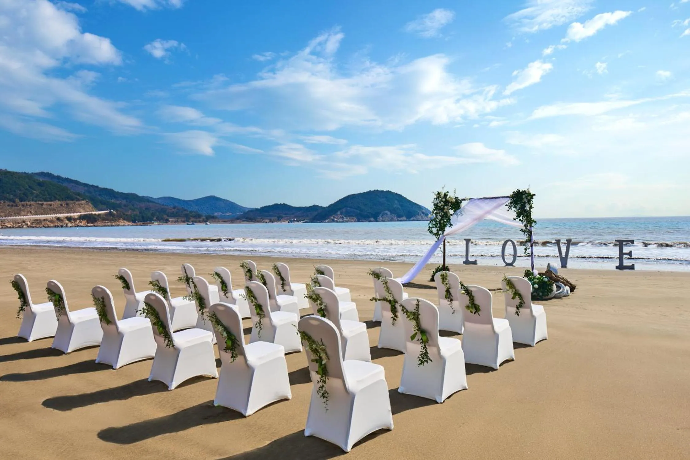 Meeting/conference room in Crowne Plaza Ningbo Xiangshan Sea View by IHG