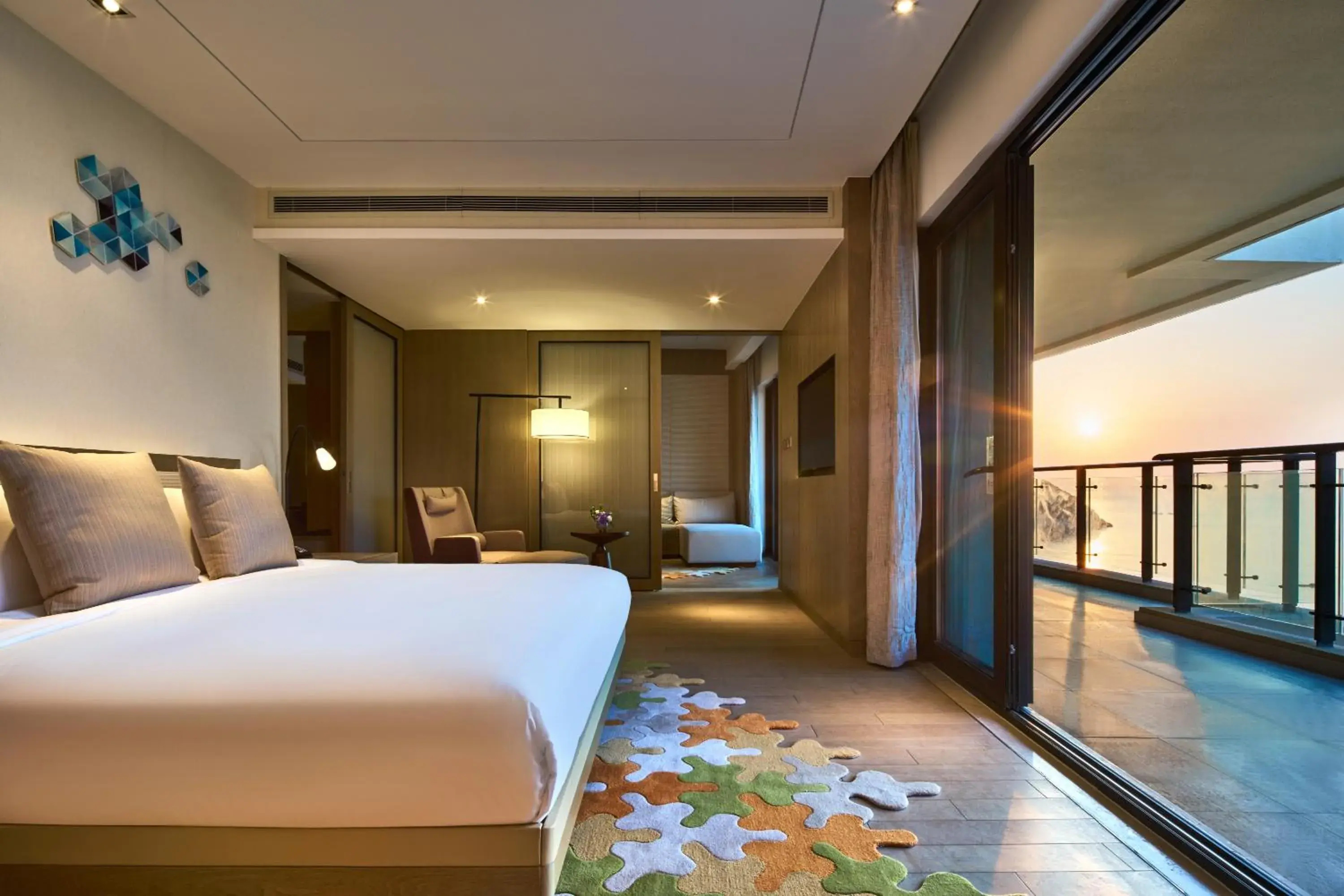 Bed in Crowne Plaza Ningbo Xiangshan Sea View by IHG Bed in Crowne Plaza Ningbo Xiangshan Sea View by IHG