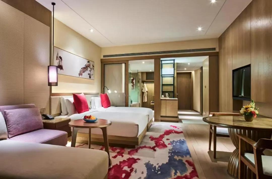 Bed in Crowne Plaza Ningbo Xiangshan Sea View by IHG
