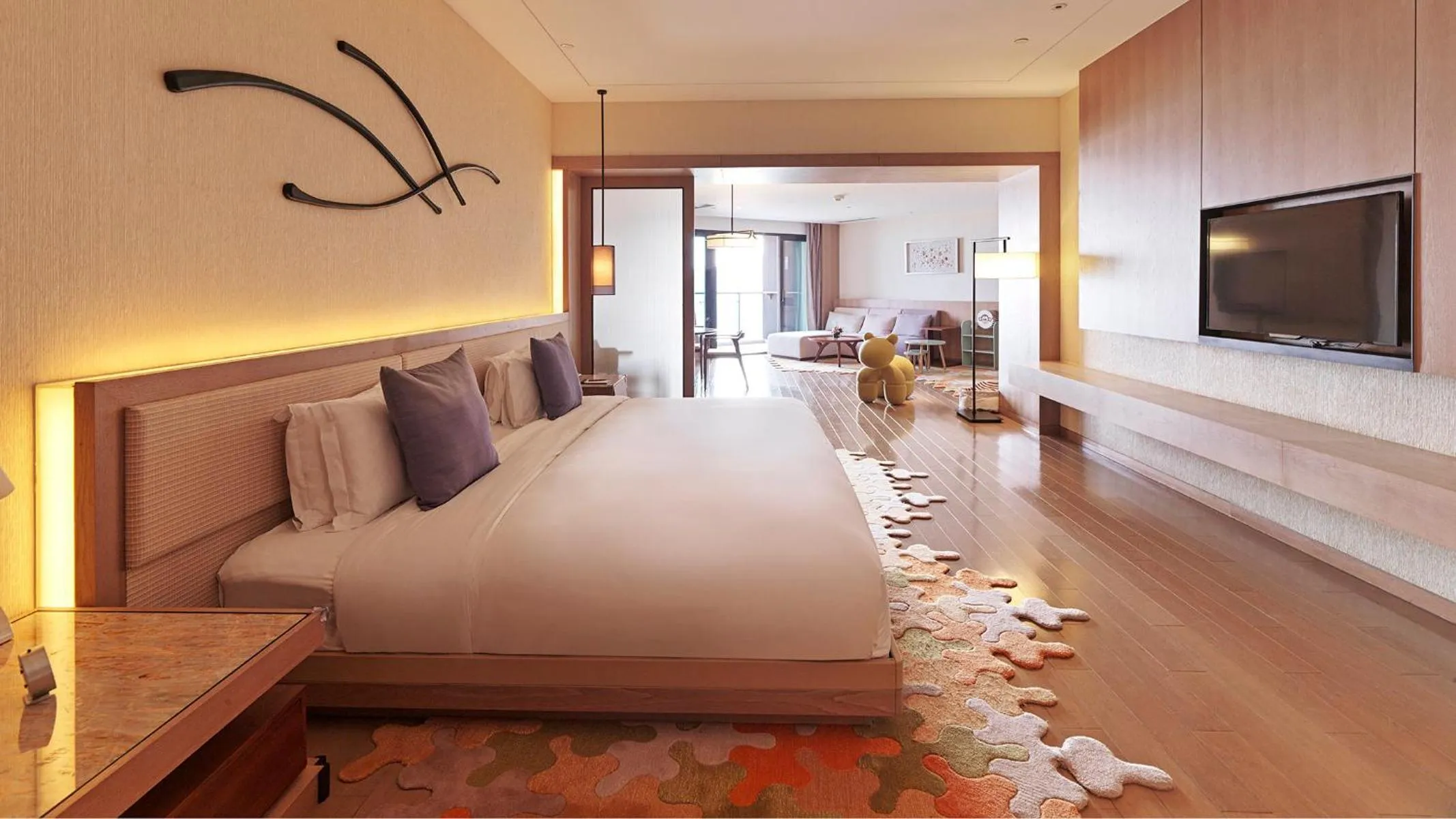 Photo of the whole room, Bed in Crowne Plaza Ningbo Xiangshan Sea View by IHG