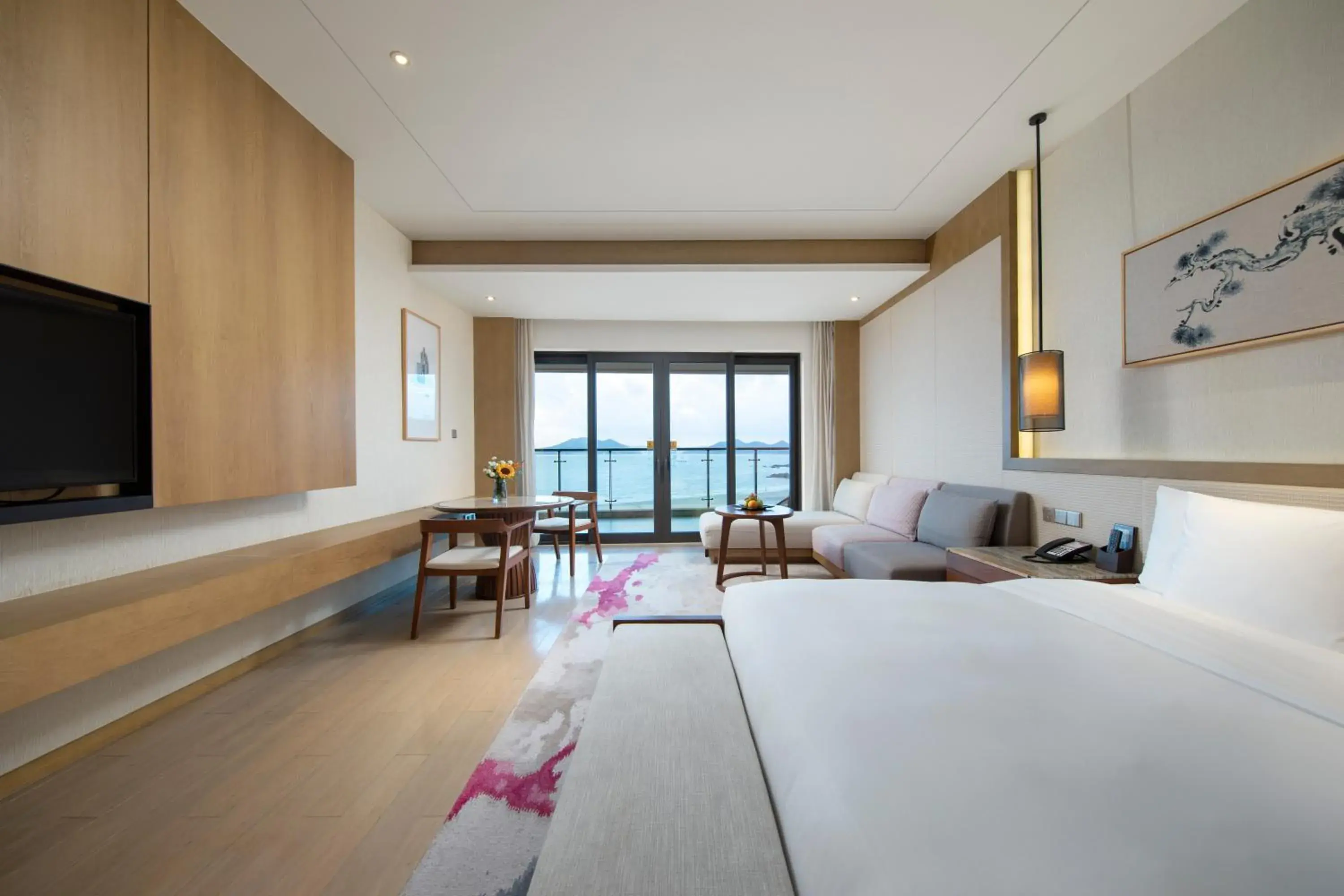 Bed in Crowne Plaza Ningbo Xiangshan Sea View by IHG Bed in Crowne Plaza Ningbo Xiangshan Sea View by IHG