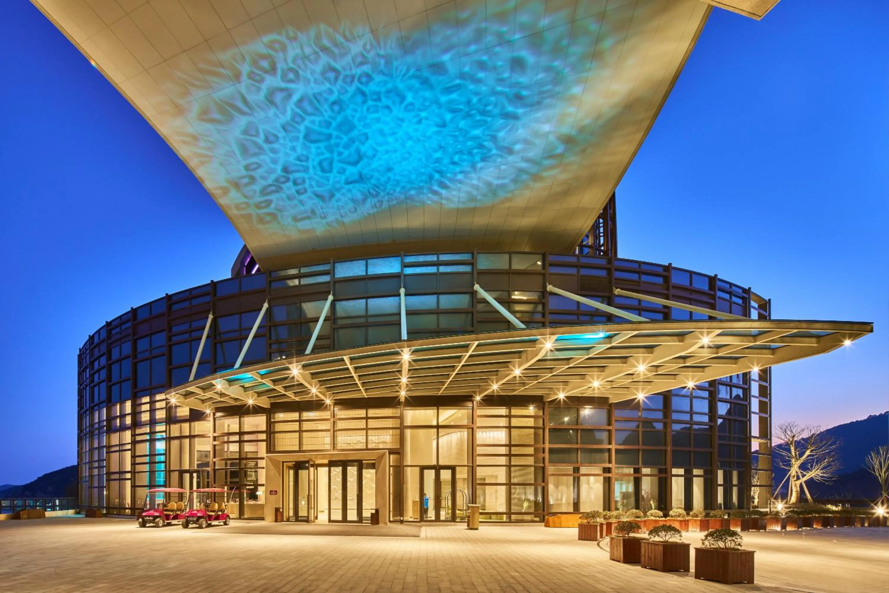 Property building in Crowne Plaza Ningbo Xiangshan Sea View by IHG