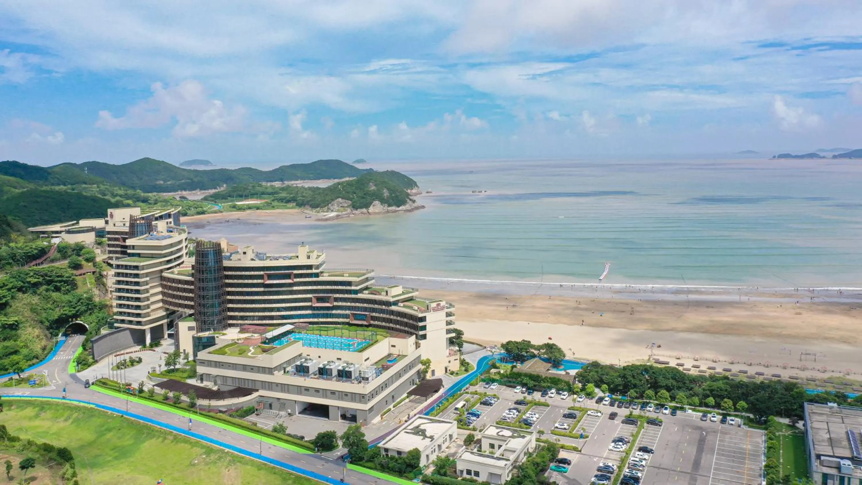 Property building in Crowne Plaza Ningbo Xiangshan Sea View by IHG